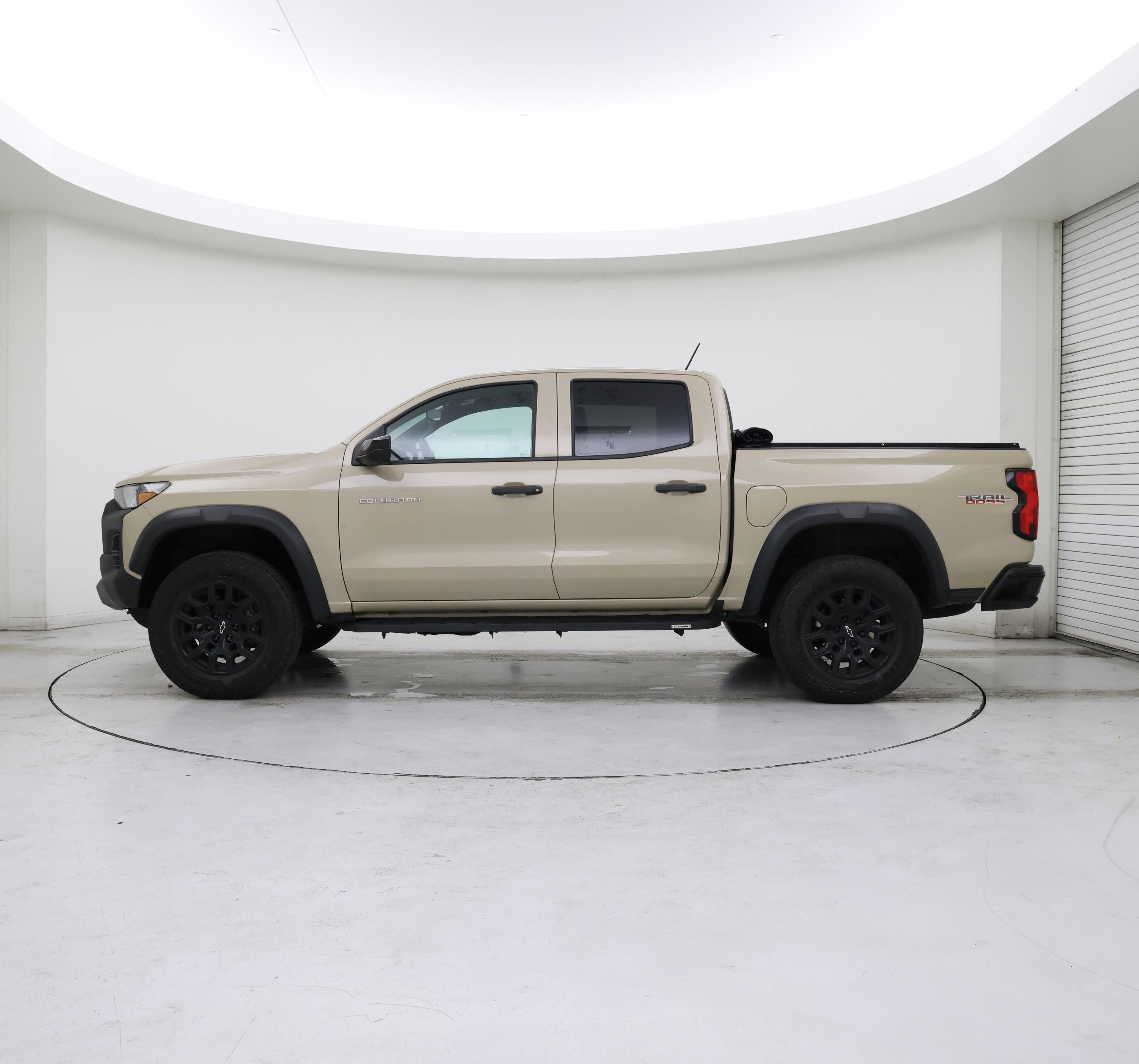 Thumbnail: 2023 Chevrolet Colorado - 3