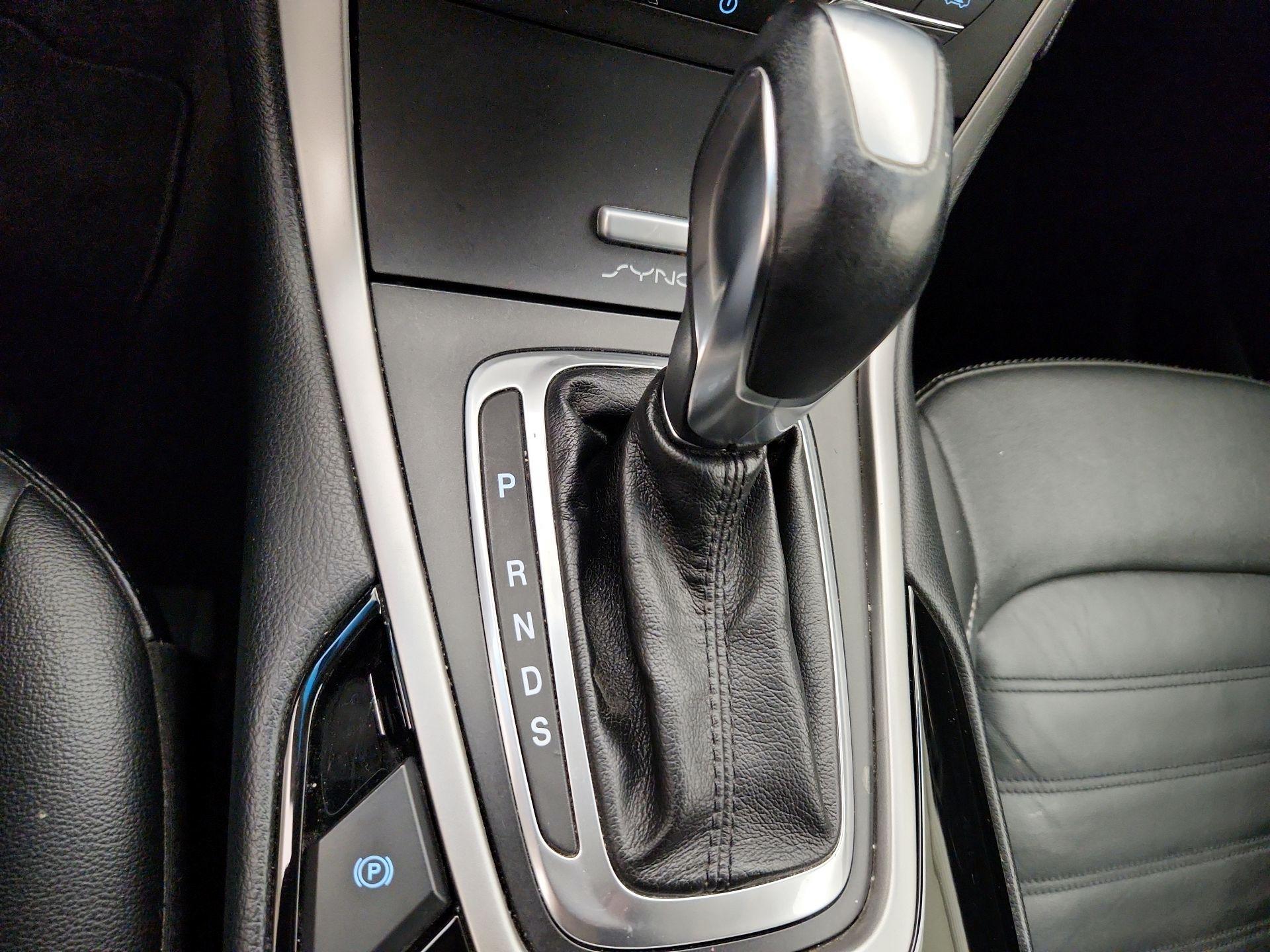 Thumbnail: 2017 Ford Edge - 18