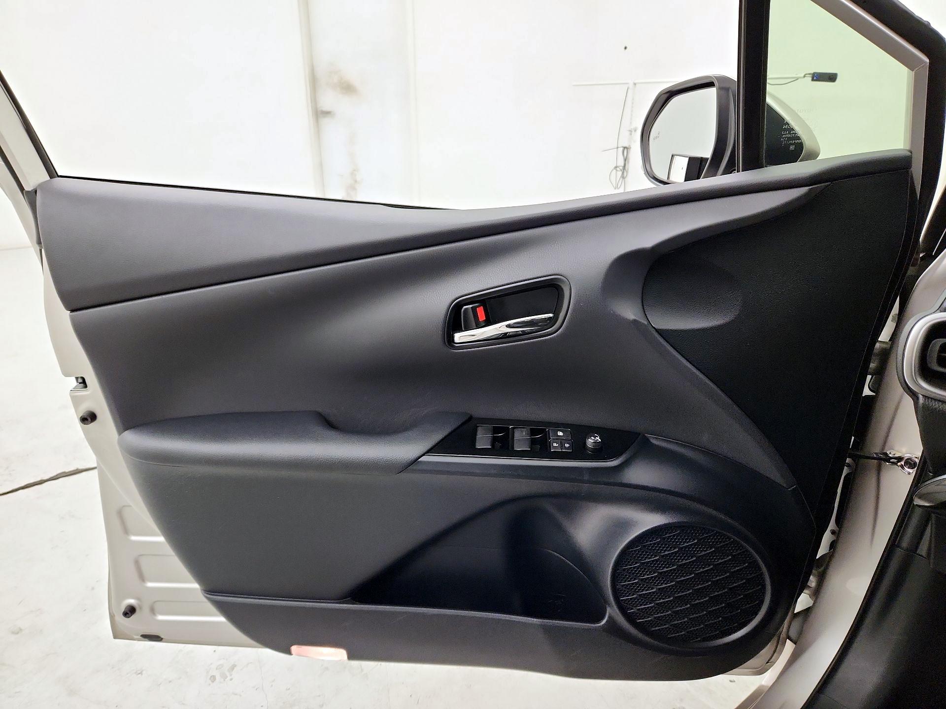 Thumbnail: 2021 Toyota Prius Prime - 12