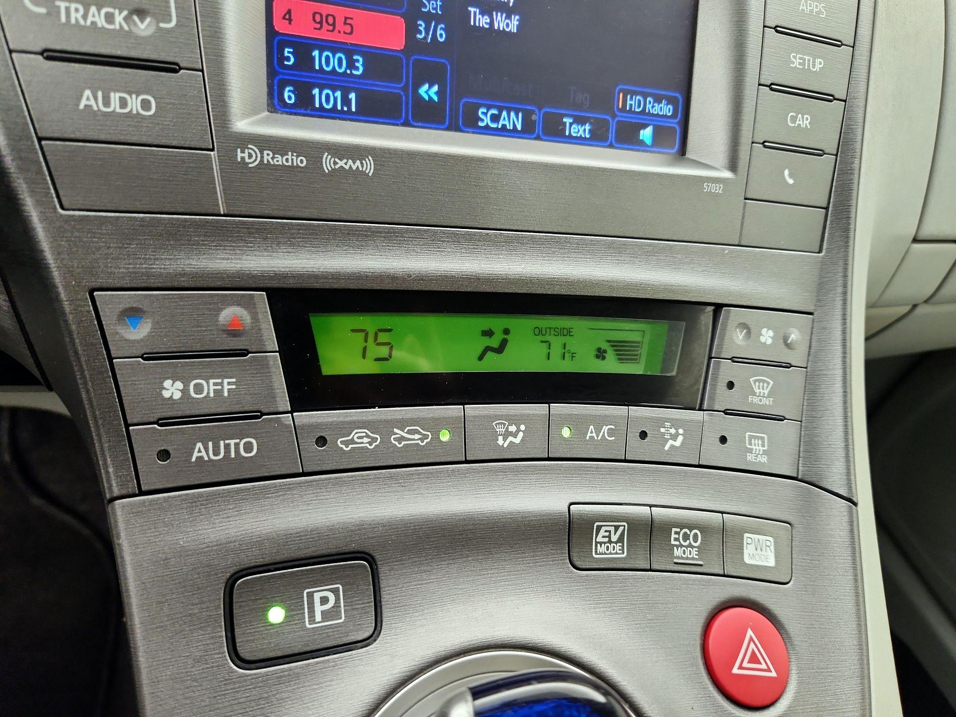 Thumbnail: 2013 Toyota Prius - 16
