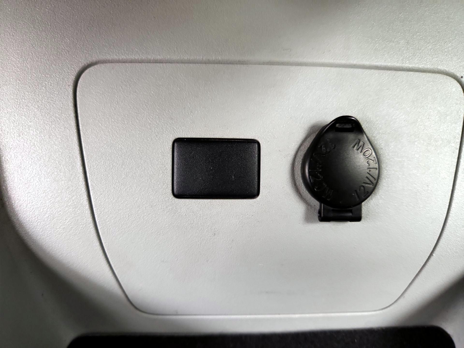 Thumbnail: 2013 Toyota Prius - 18