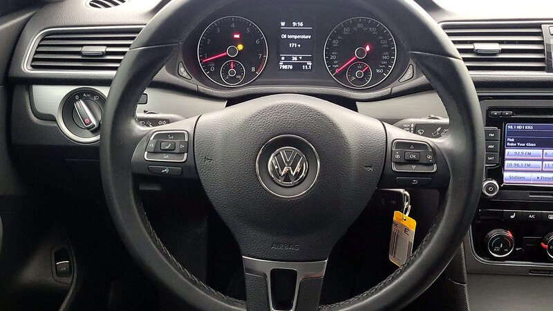 2014 Volkswagen Passat SE 10