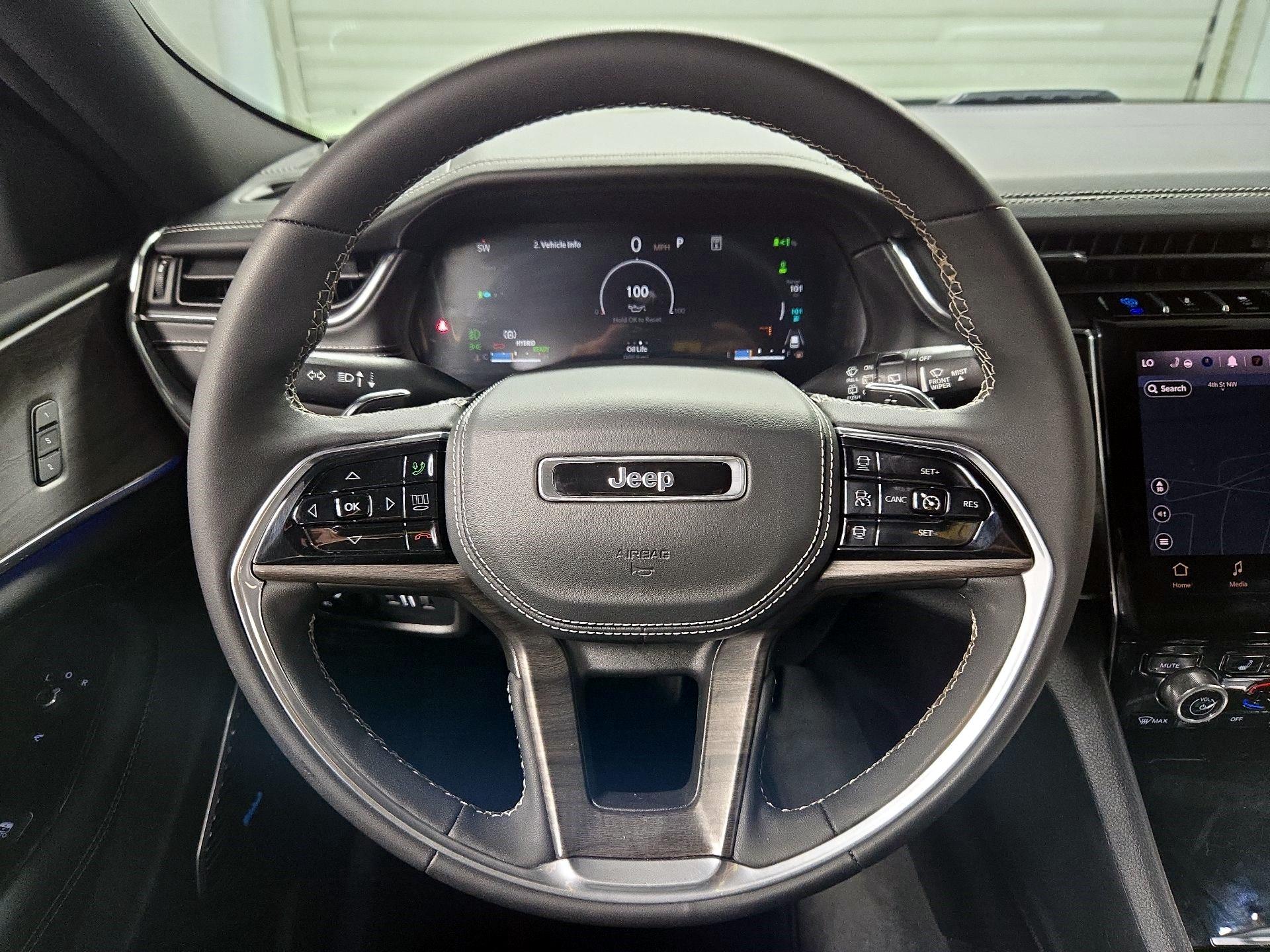 Thumbnail: 2023 Jeep Grand Cherokee - 10