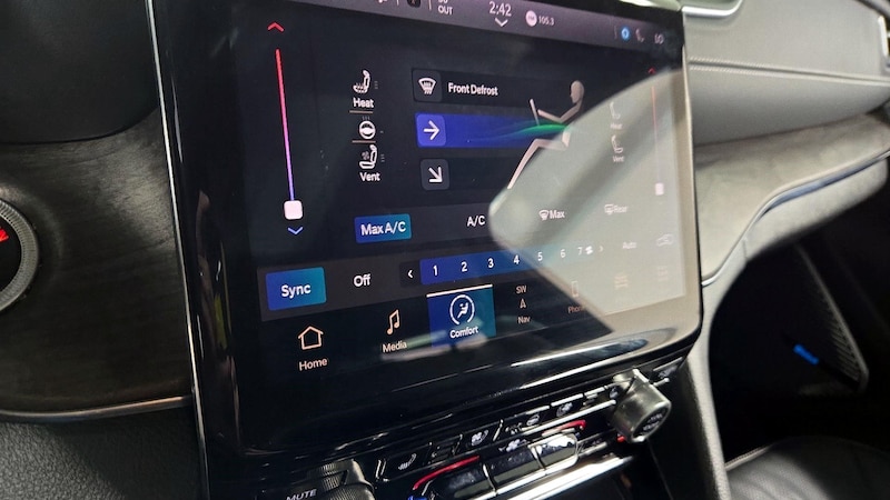 2023 Jeep Grand Cherokee Overland 4xe 17