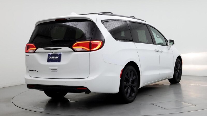 2019 Chrysler Pacifica Touring Plus 8