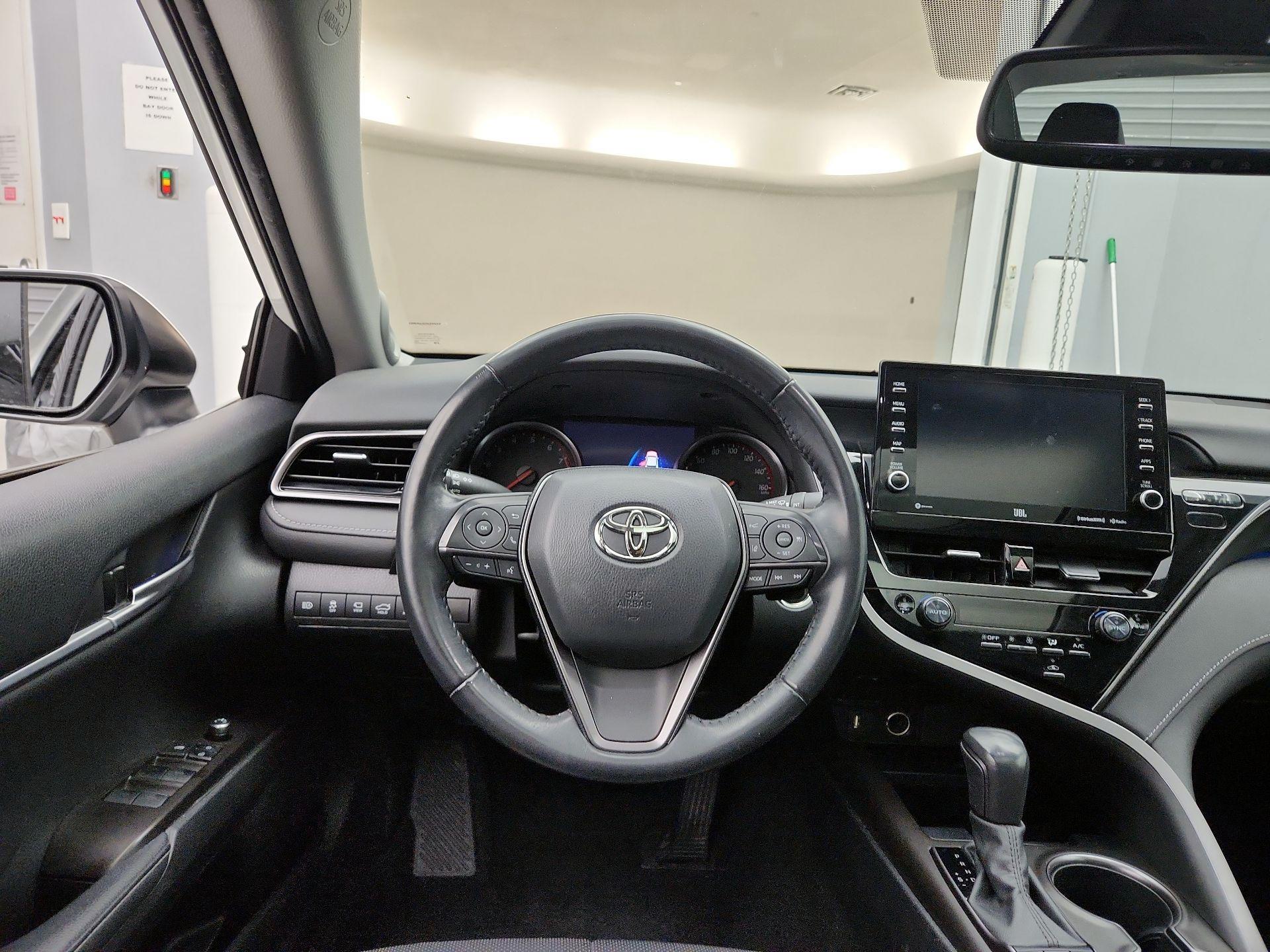 Thumbnail: 2022 Toyota Camry - 10