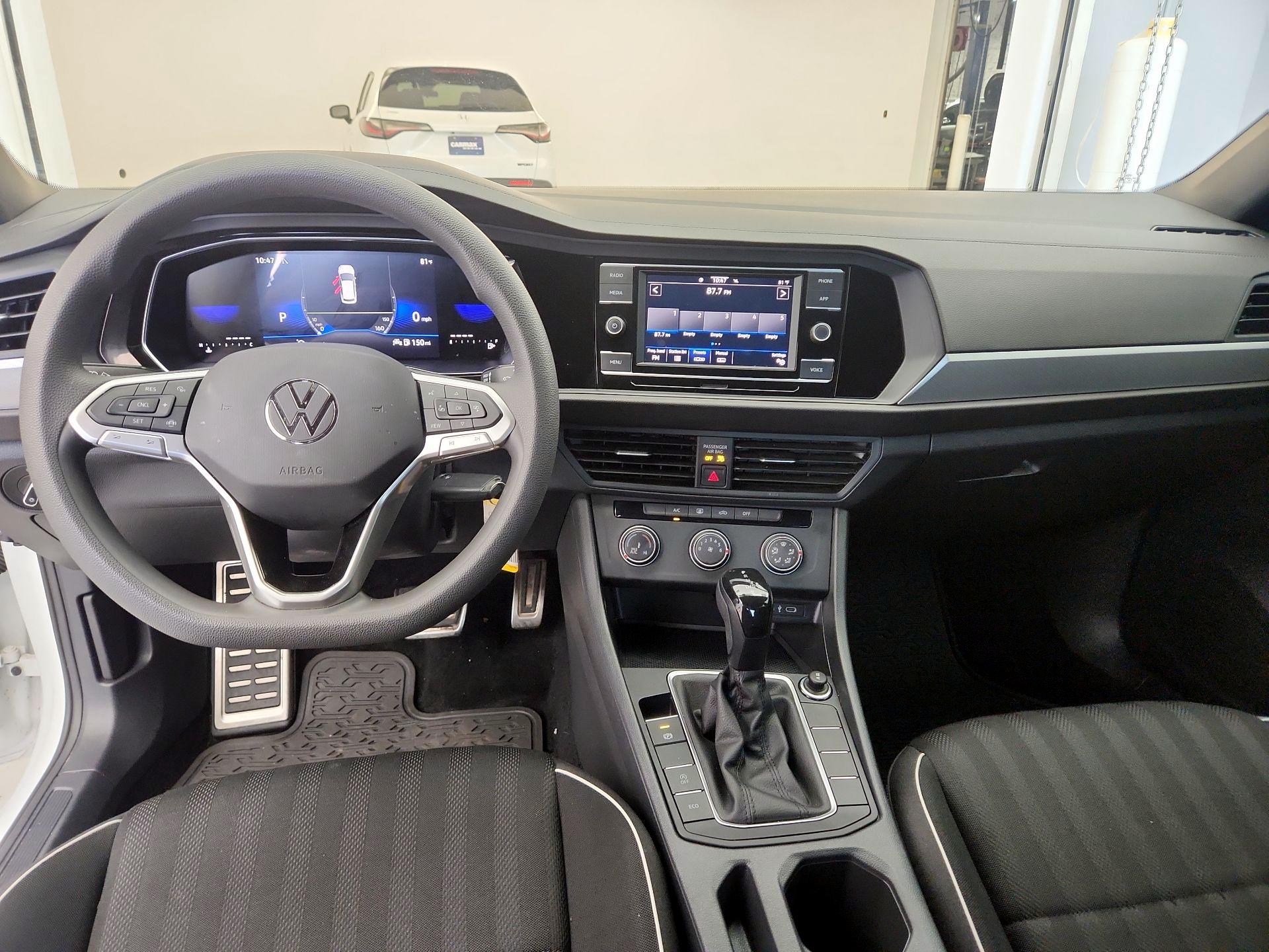 Thumbnail: 2023 Volkswagen Jetta - 9
