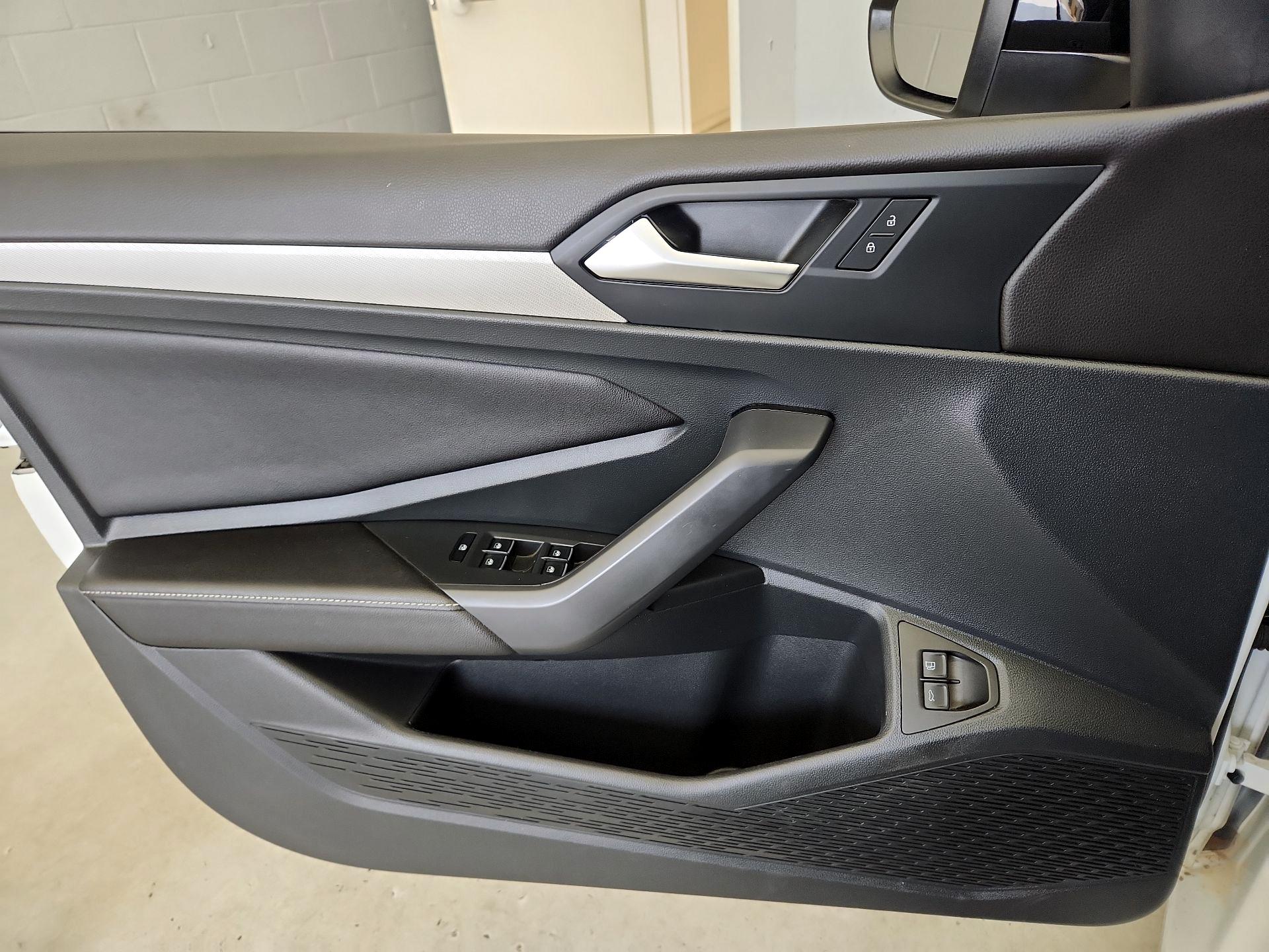 Thumbnail: 2023 Volkswagen Jetta - 12