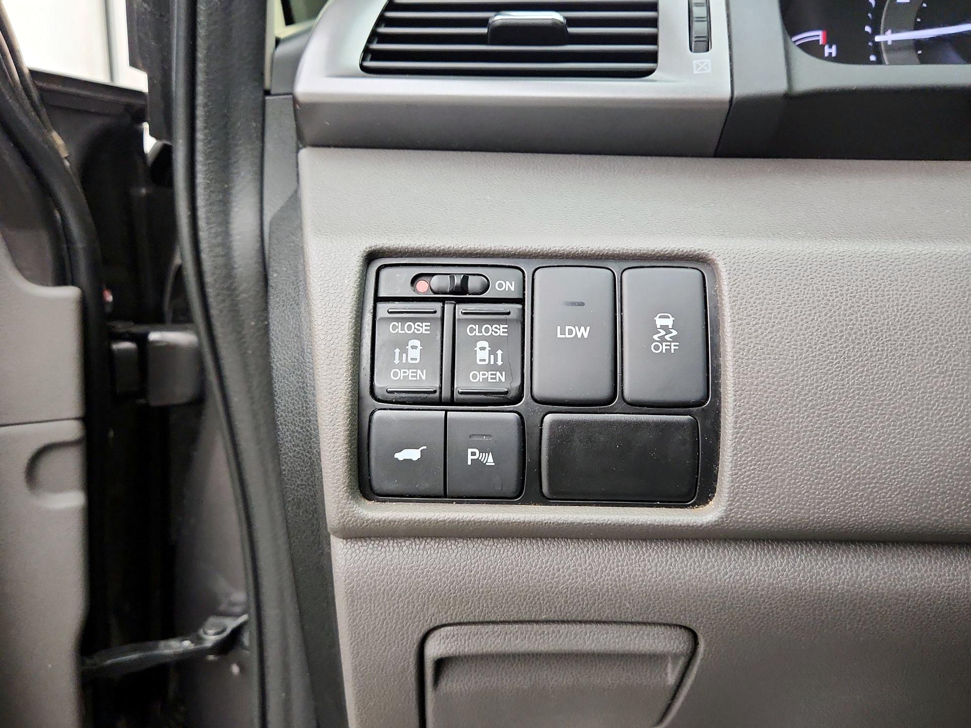 Thumbnail: 2015 Honda Odyssey - 13