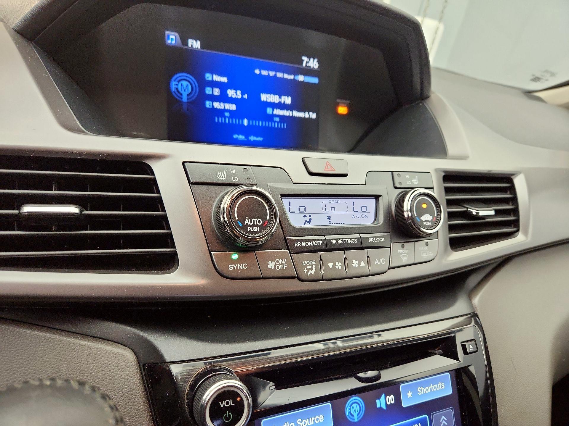 Thumbnail: 2015 Honda Odyssey - 16