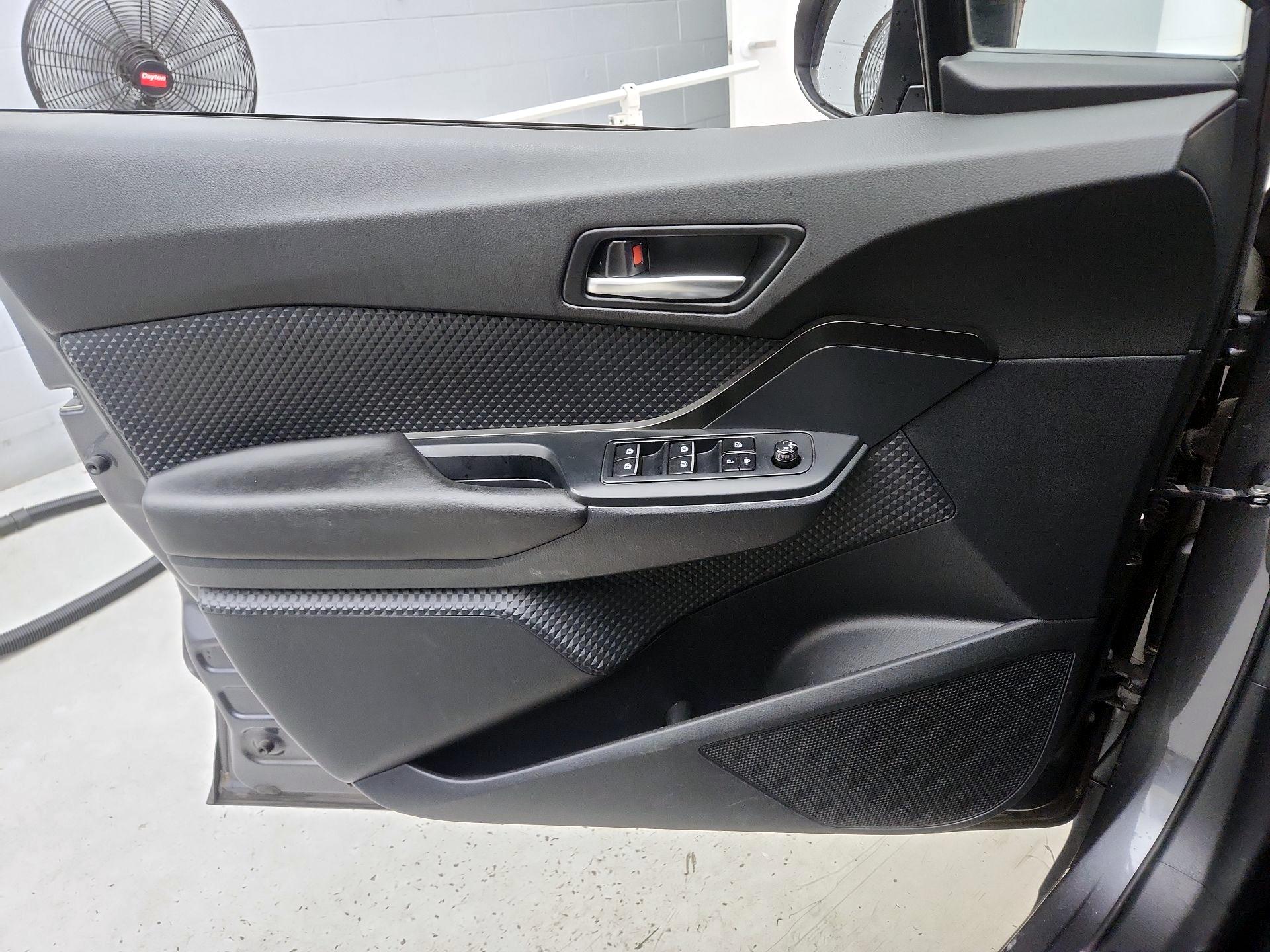 Thumbnail: 2018 Toyota C-HR - 12