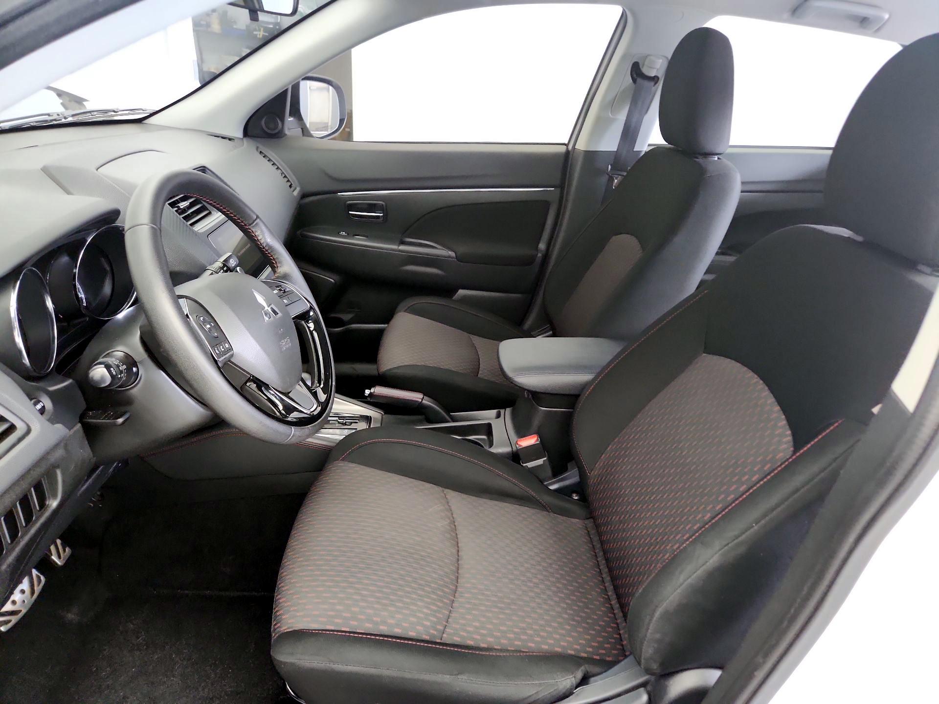 Thumbnail: 2019 Mitsubishi Outlander Sport - 11