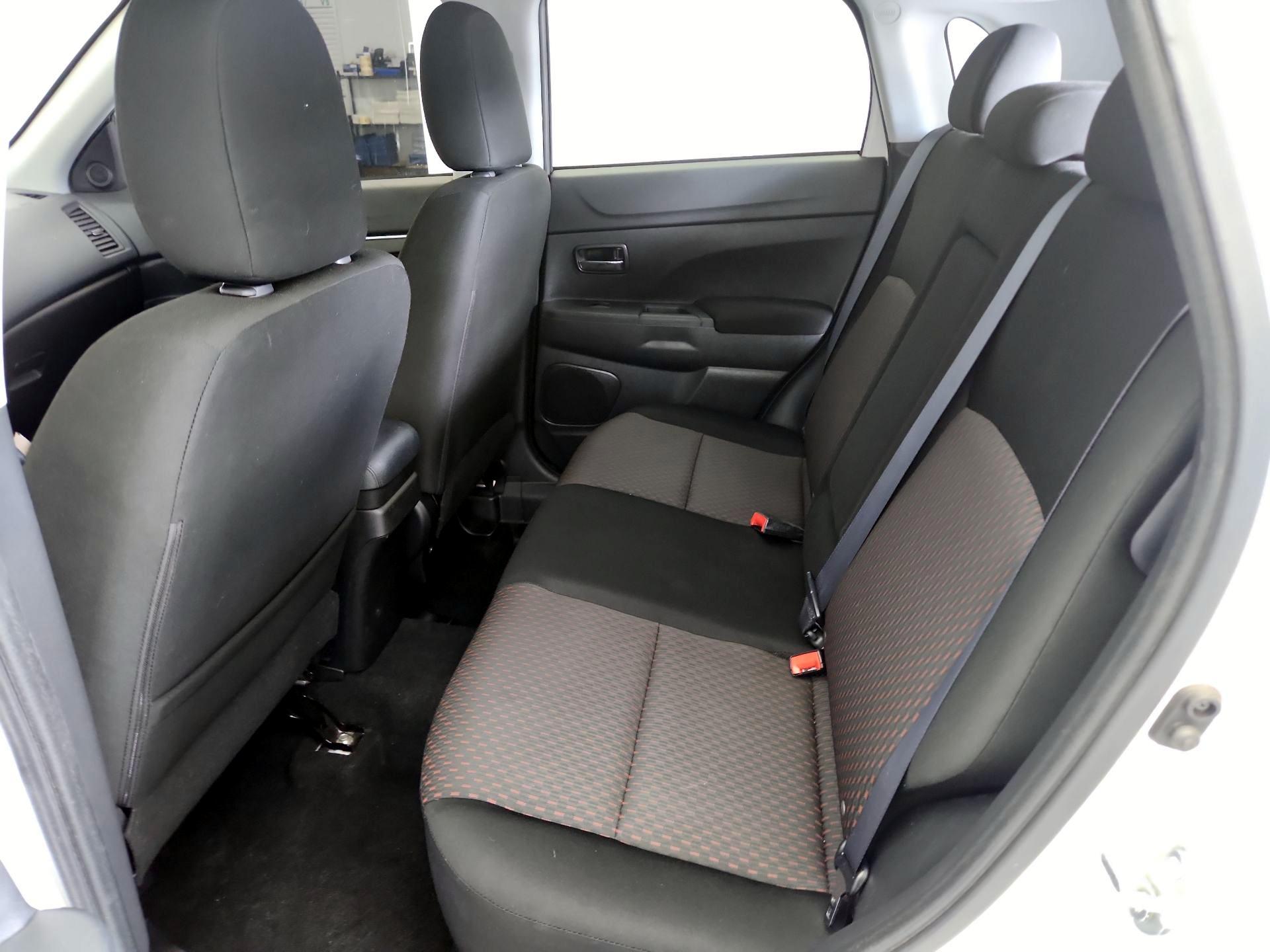 Thumbnail: 2019 Mitsubishi Outlander Sport - 18