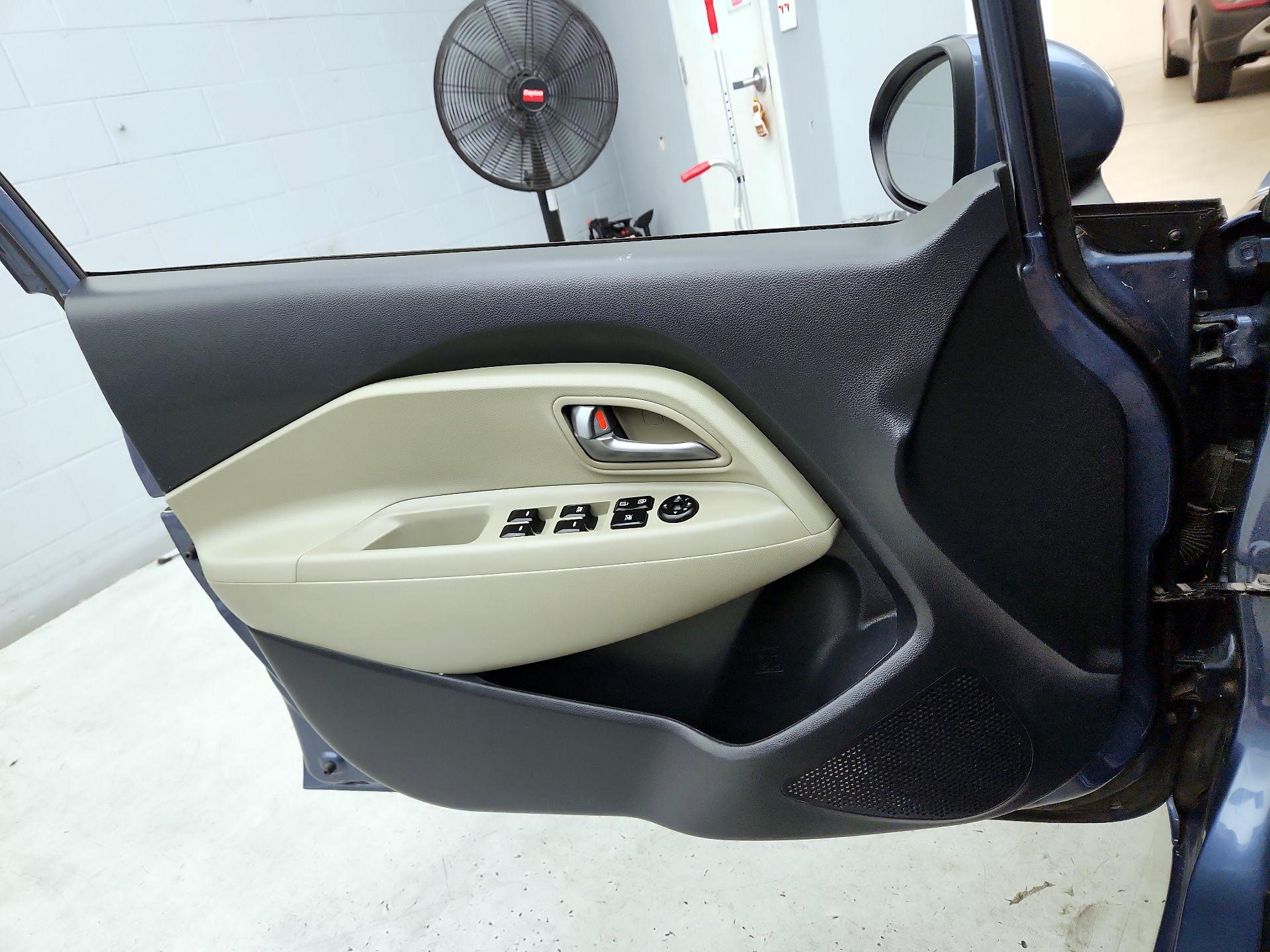Thumbnail: 2016 Kia Rio - 12
