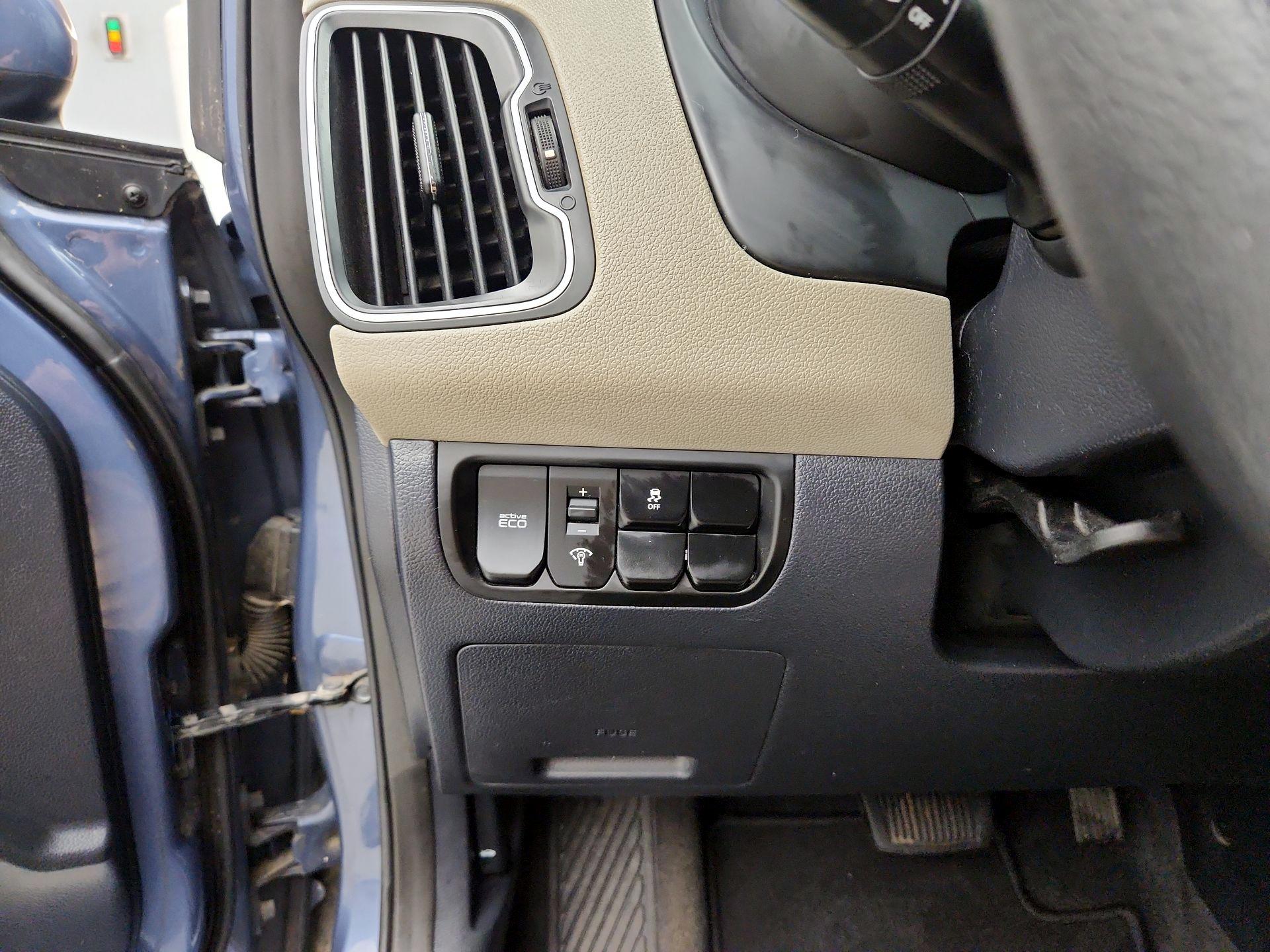 Thumbnail: 2016 Kia Rio - 13