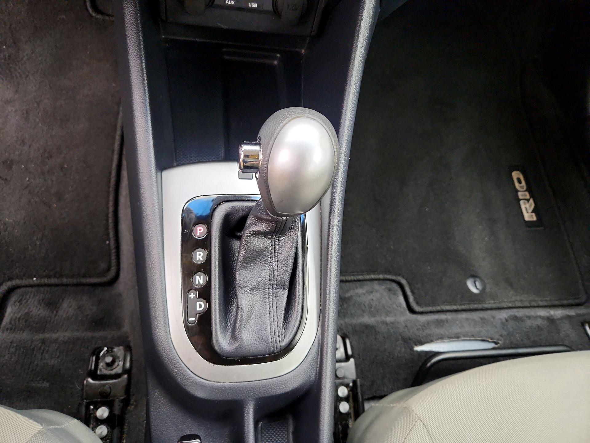 Thumbnail: 2016 Kia Rio - 16