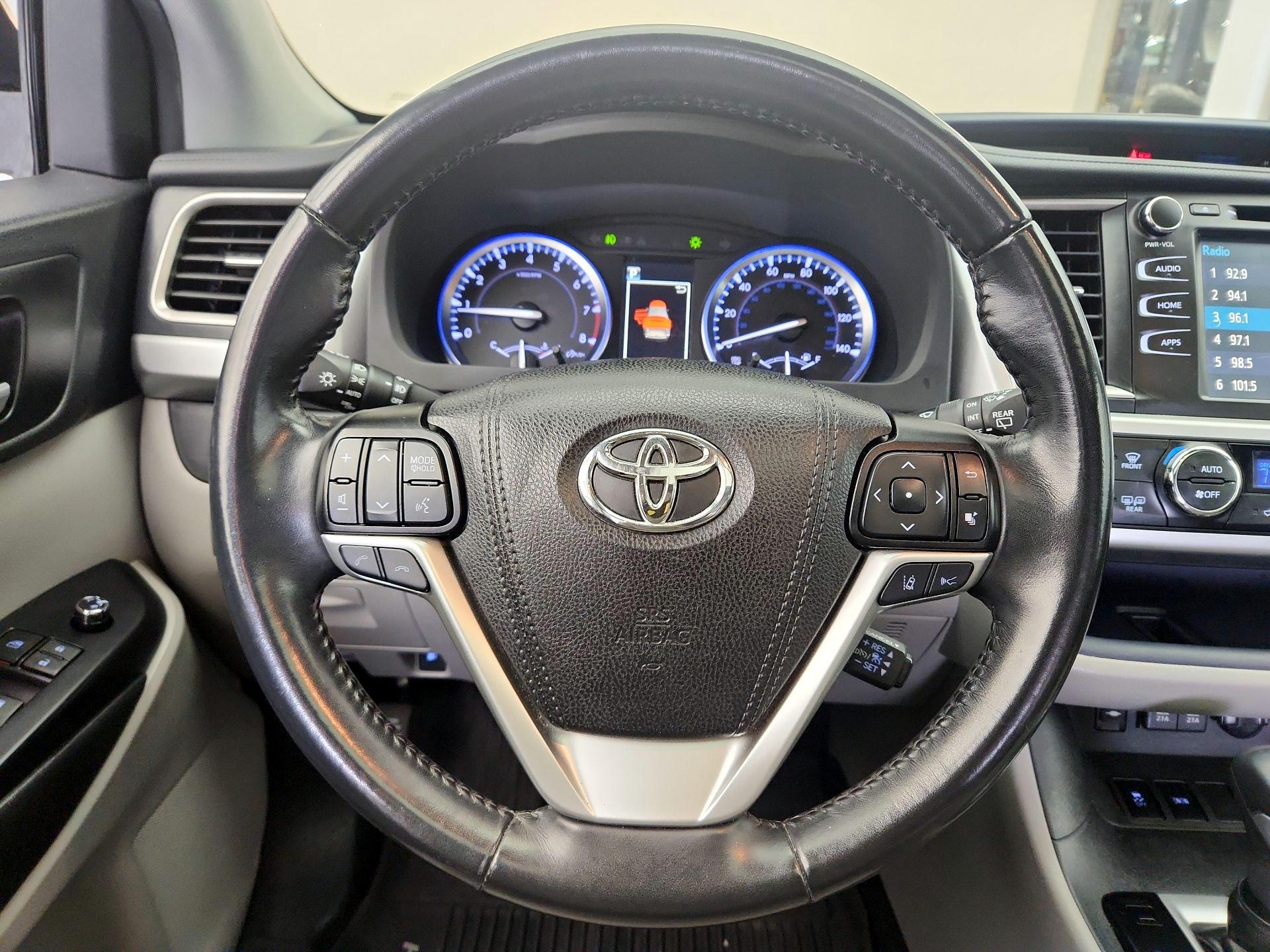 Thumbnail: 2019 Toyota Highlander - 10