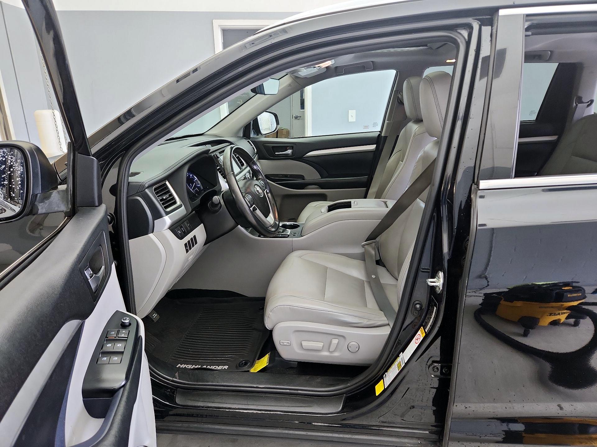Thumbnail: 2019 Toyota Highlander - 11