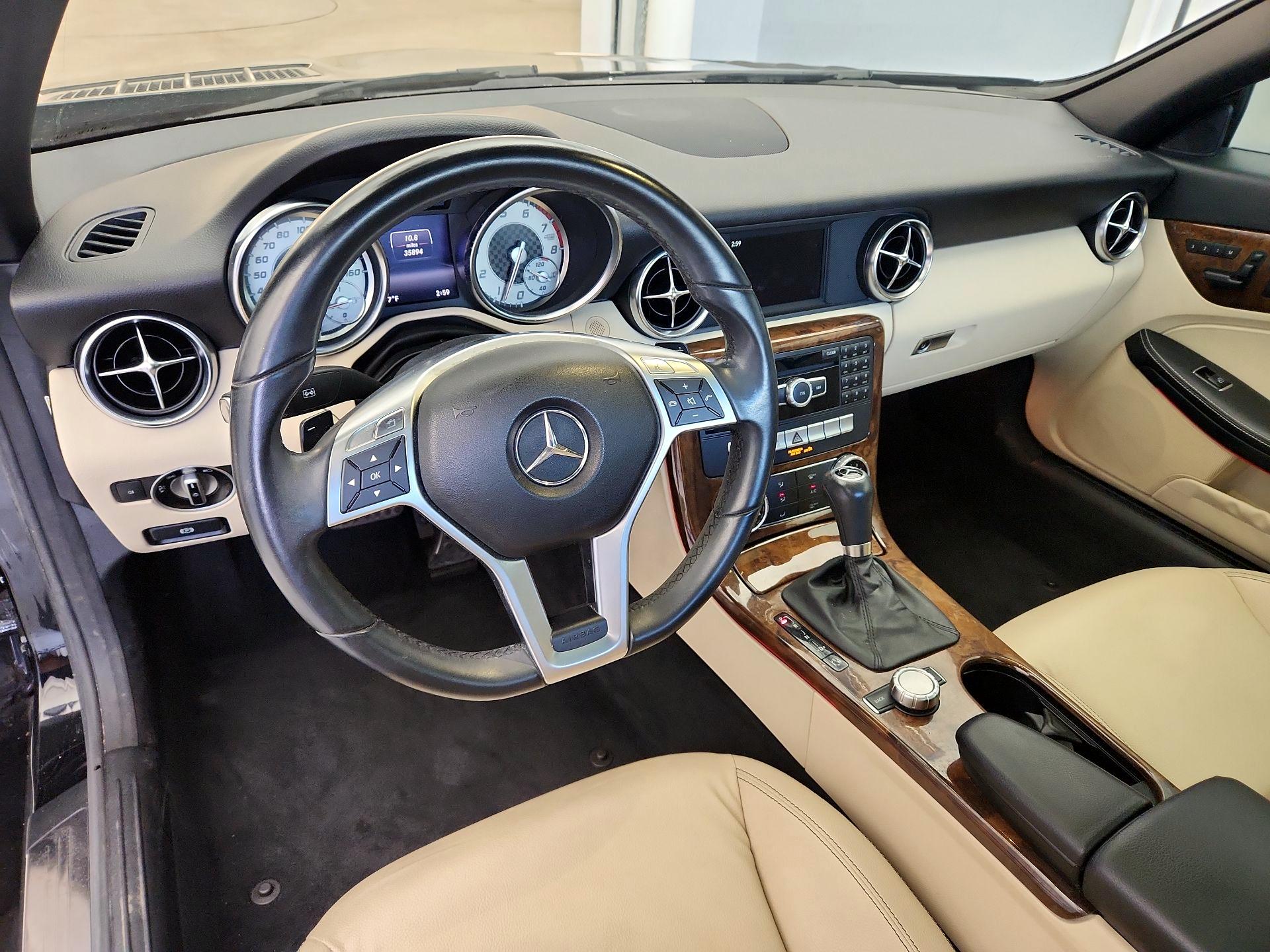 Thumbnail: 2014 Mercedes-Benz SLK - 9