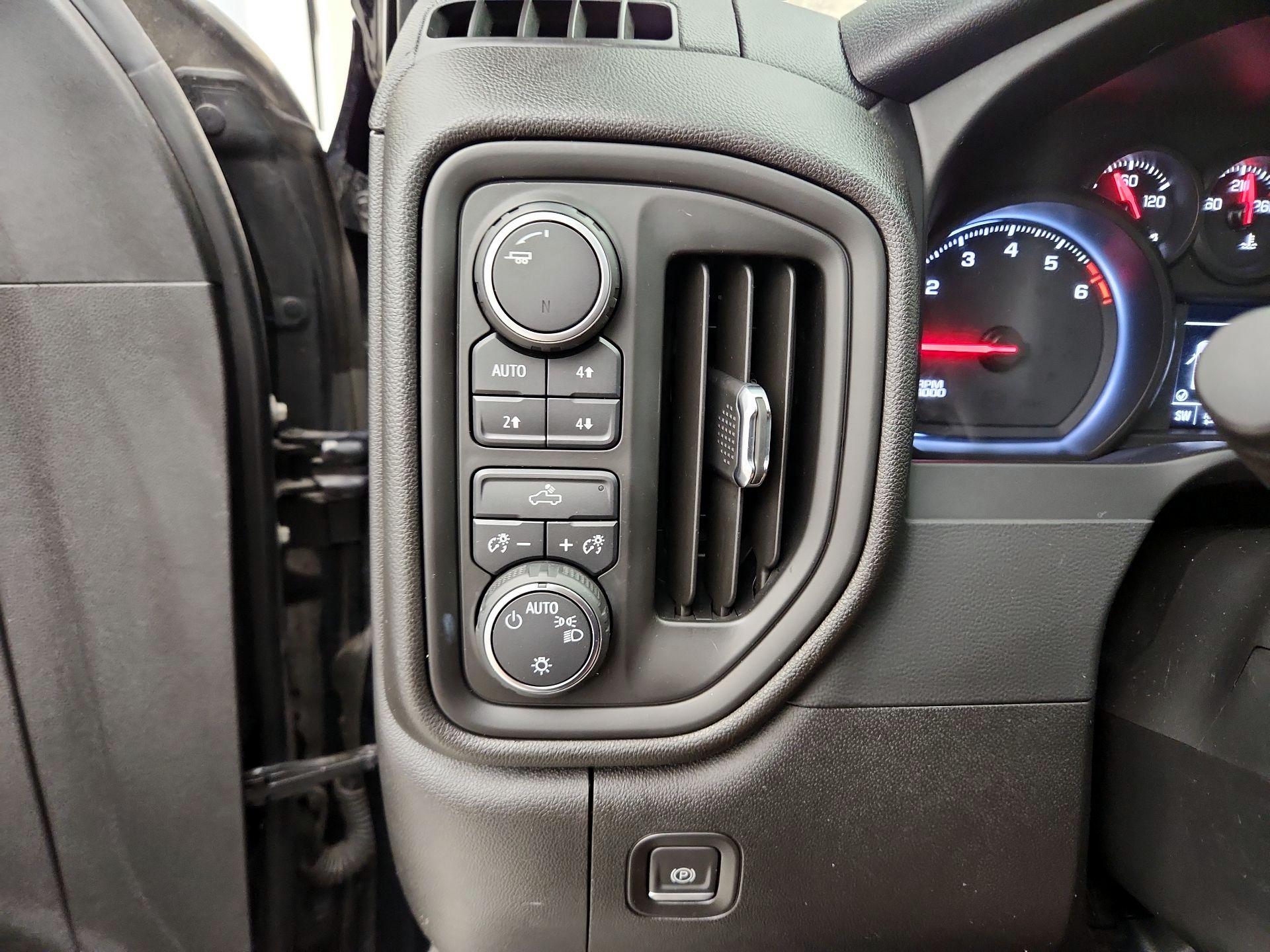 Thumbnail: 2019 Chevrolet Silverado 1500 - 13