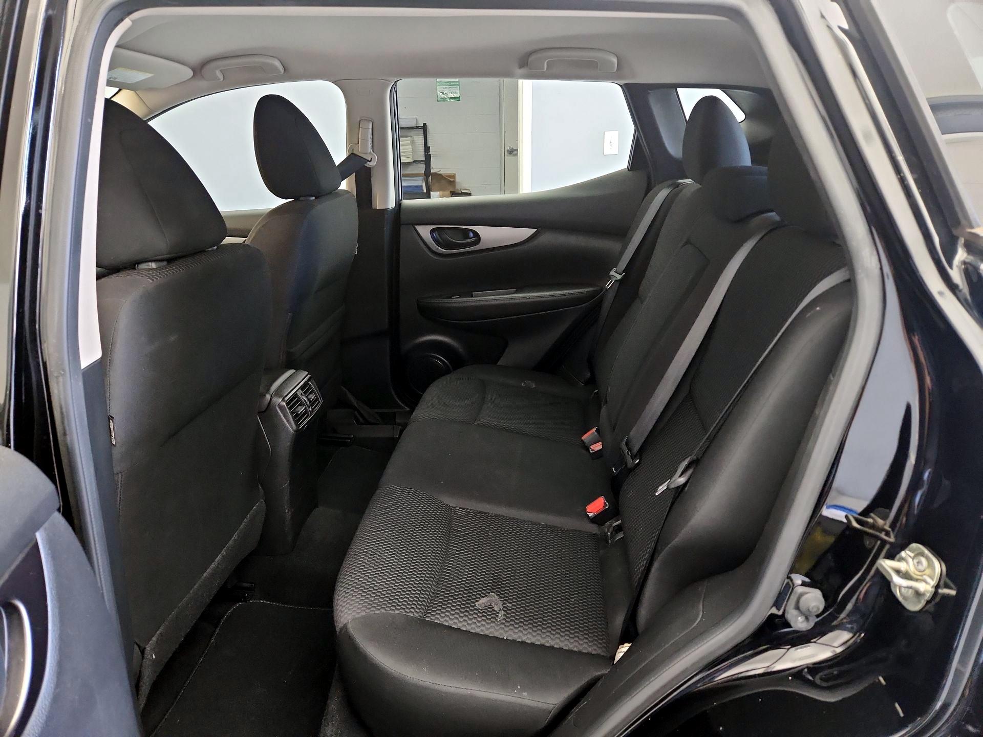 Thumbnail: 2018 Nissan Rogue Sport - 19