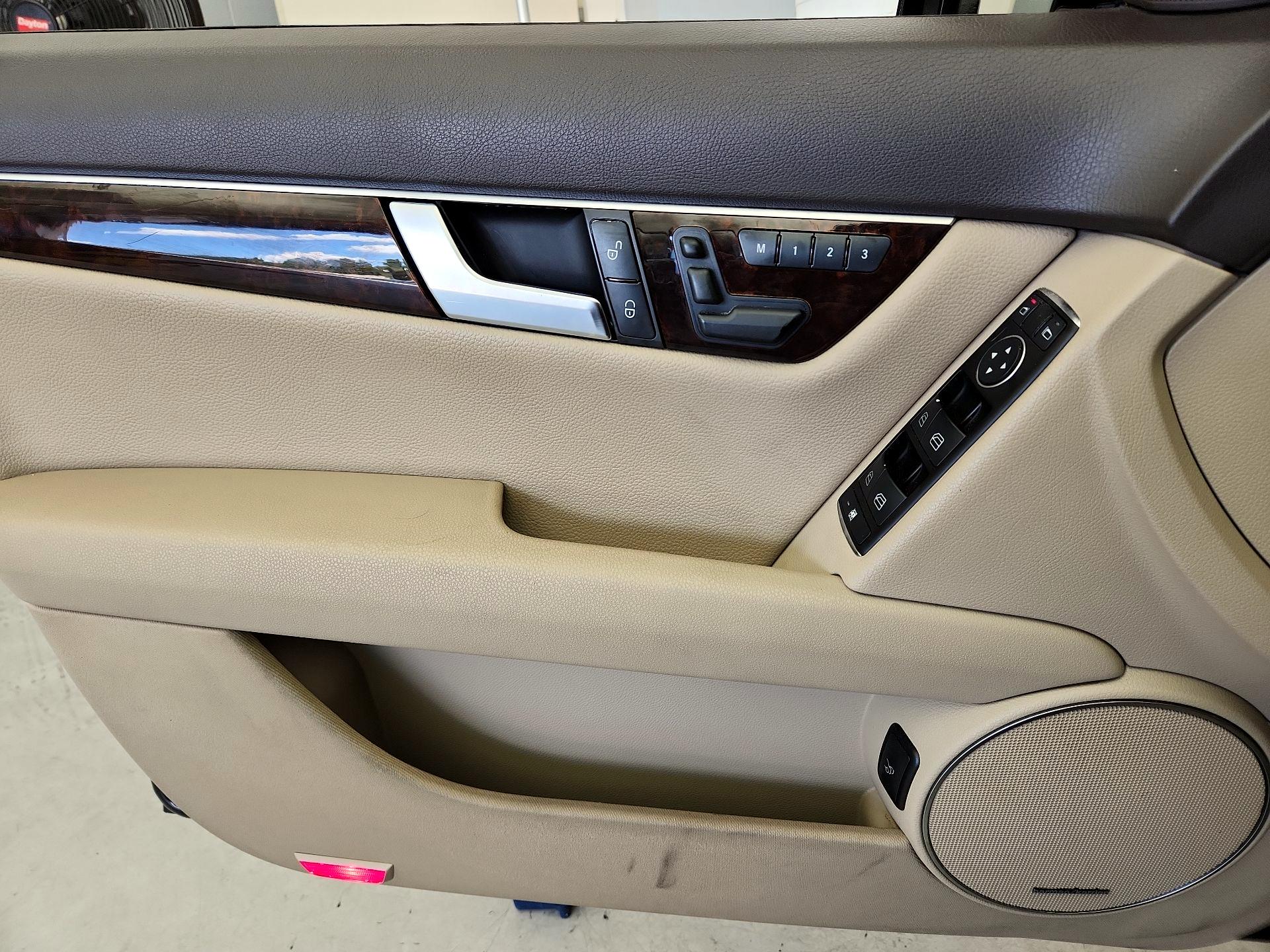 Thumbnail: 2014 Mercedes-Benz C-Class - 12