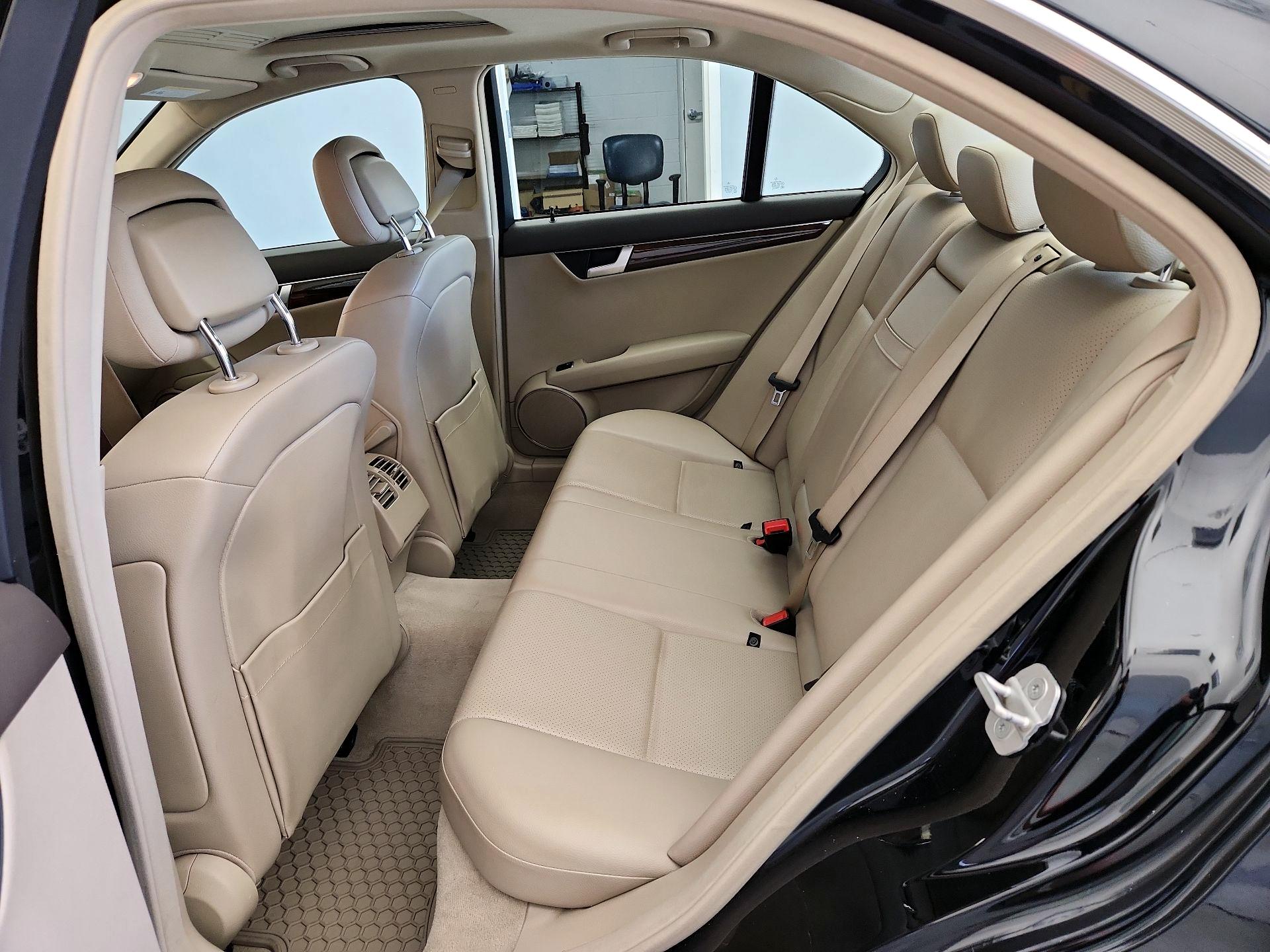 Thumbnail: 2014 Mercedes-Benz C-Class - 20