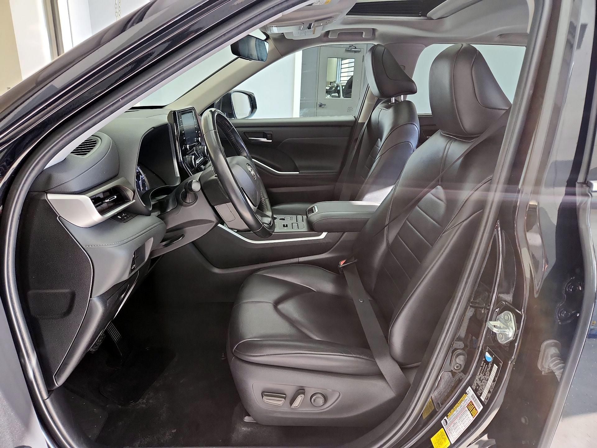 Thumbnail: 2022 Toyota Highlander - 11