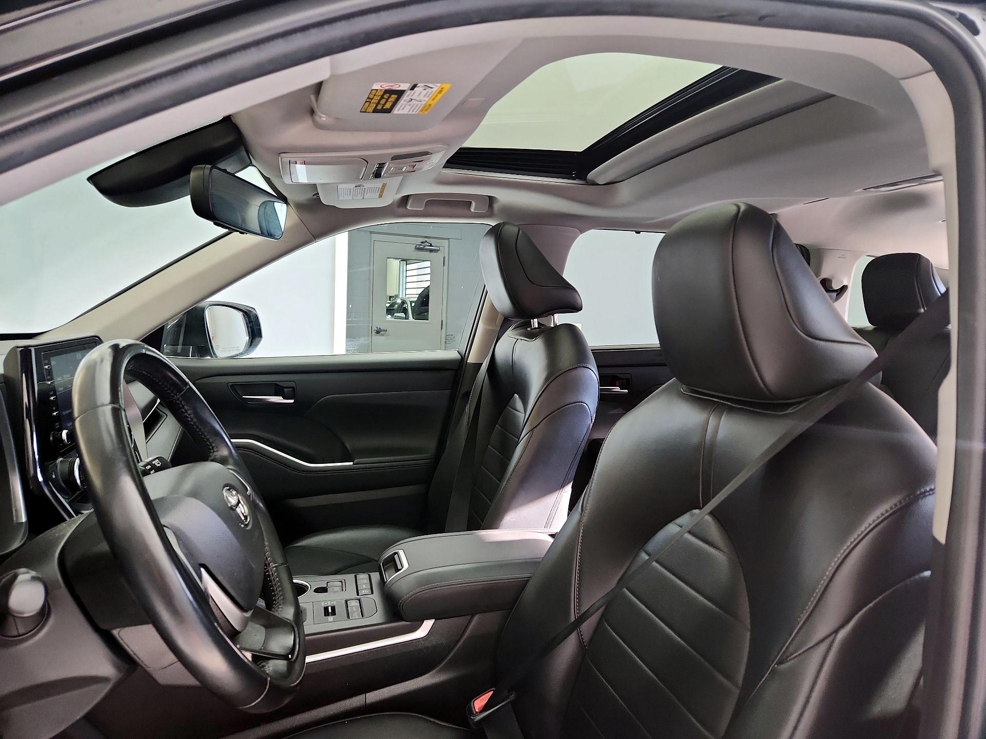 Thumbnail: 2022 Toyota Highlander - 19