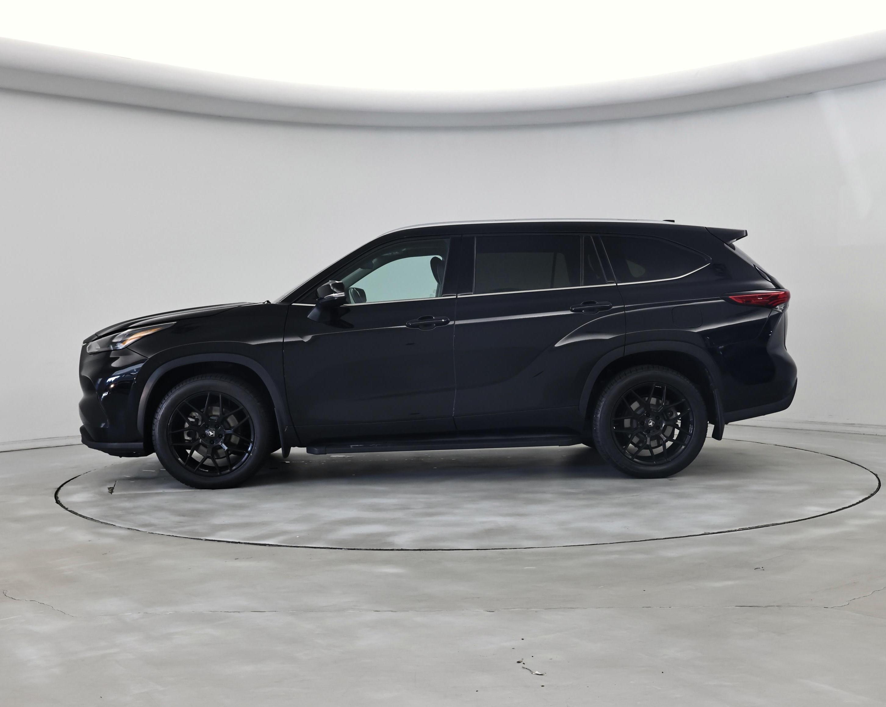 Thumbnail: 2022 Toyota Highlander - 3