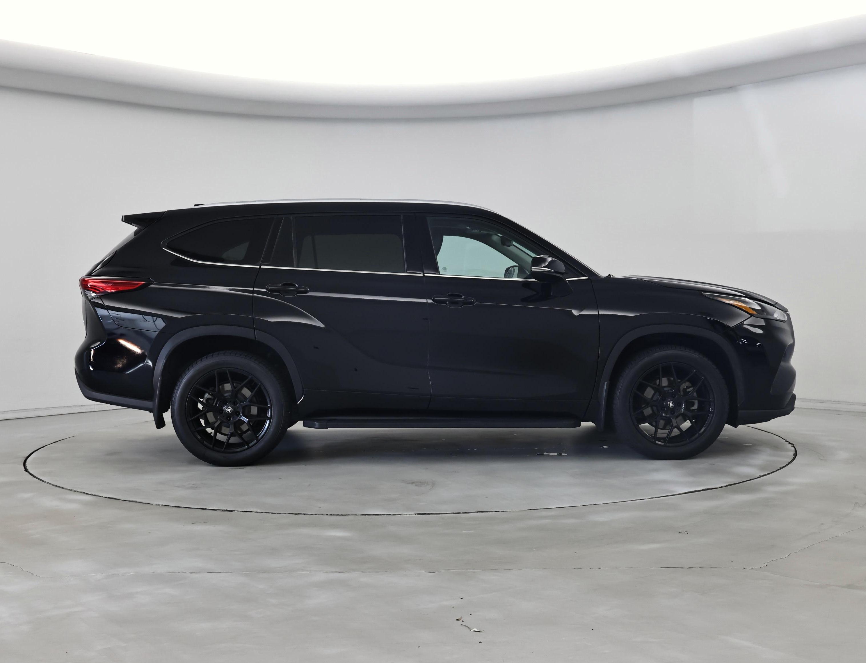 Thumbnail: 2022 Toyota Highlander - 7