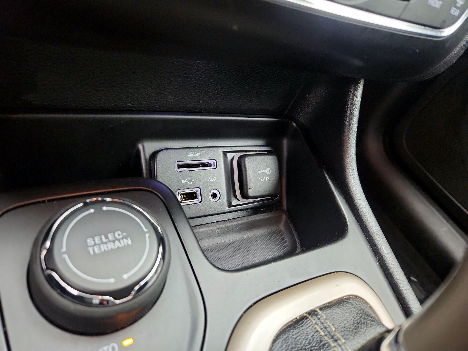 Thumbnail: 2015 Jeep Cherokee - 18