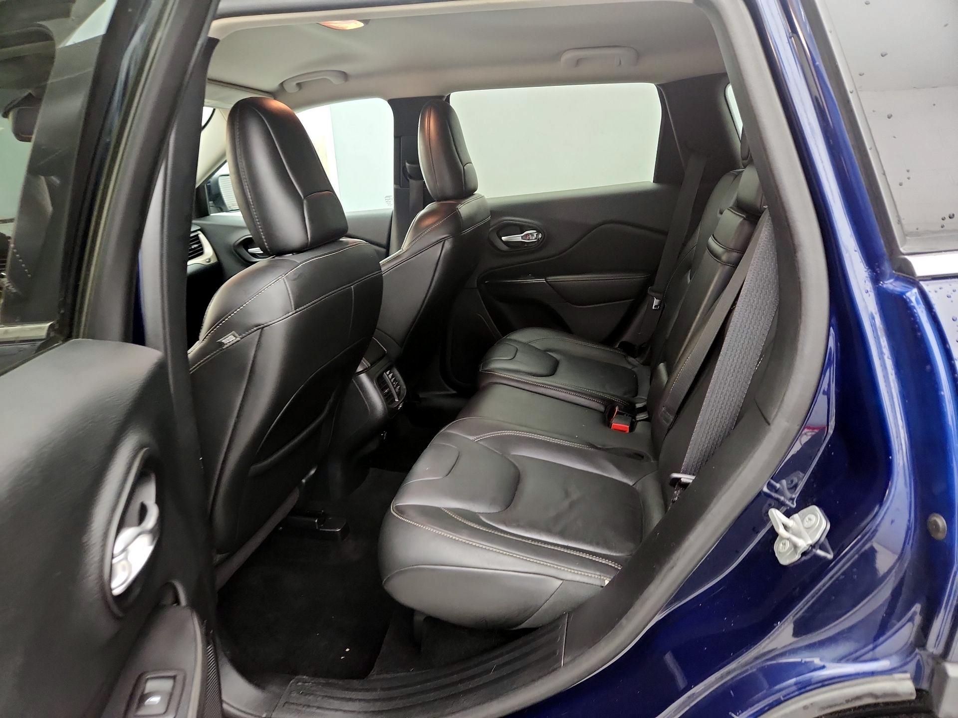 Thumbnail: 2015 Jeep Cherokee - 19