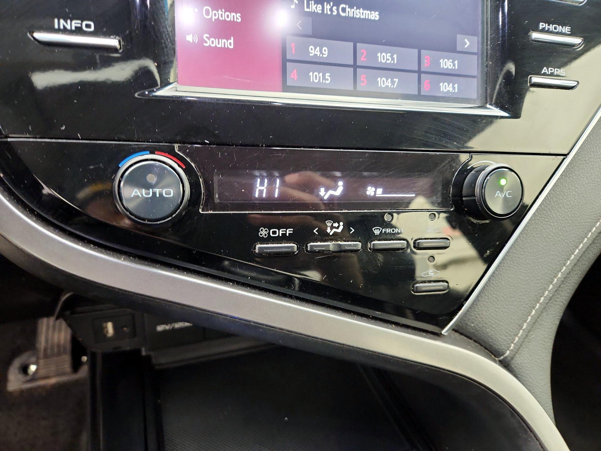 Thumbnail: 2018 Toyota Camry - 16