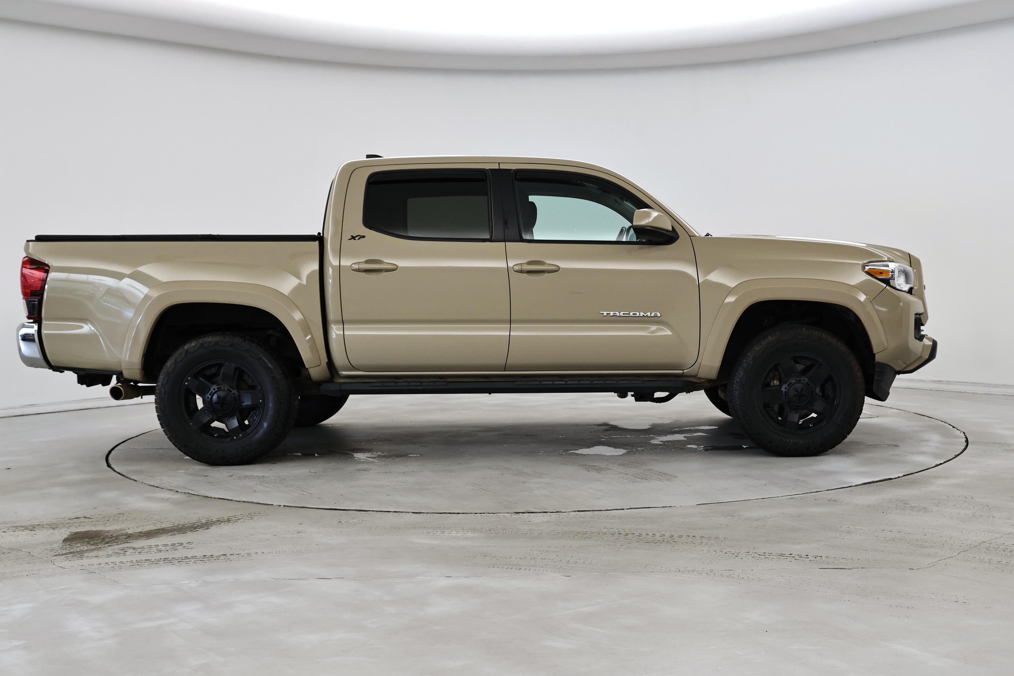 Thumbnail: 2018 Toyota Tacoma - 7