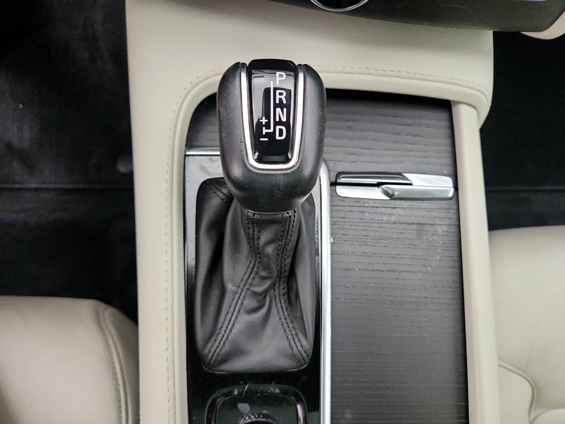 Thumbnail: 2020 Volvo XC90 - 18