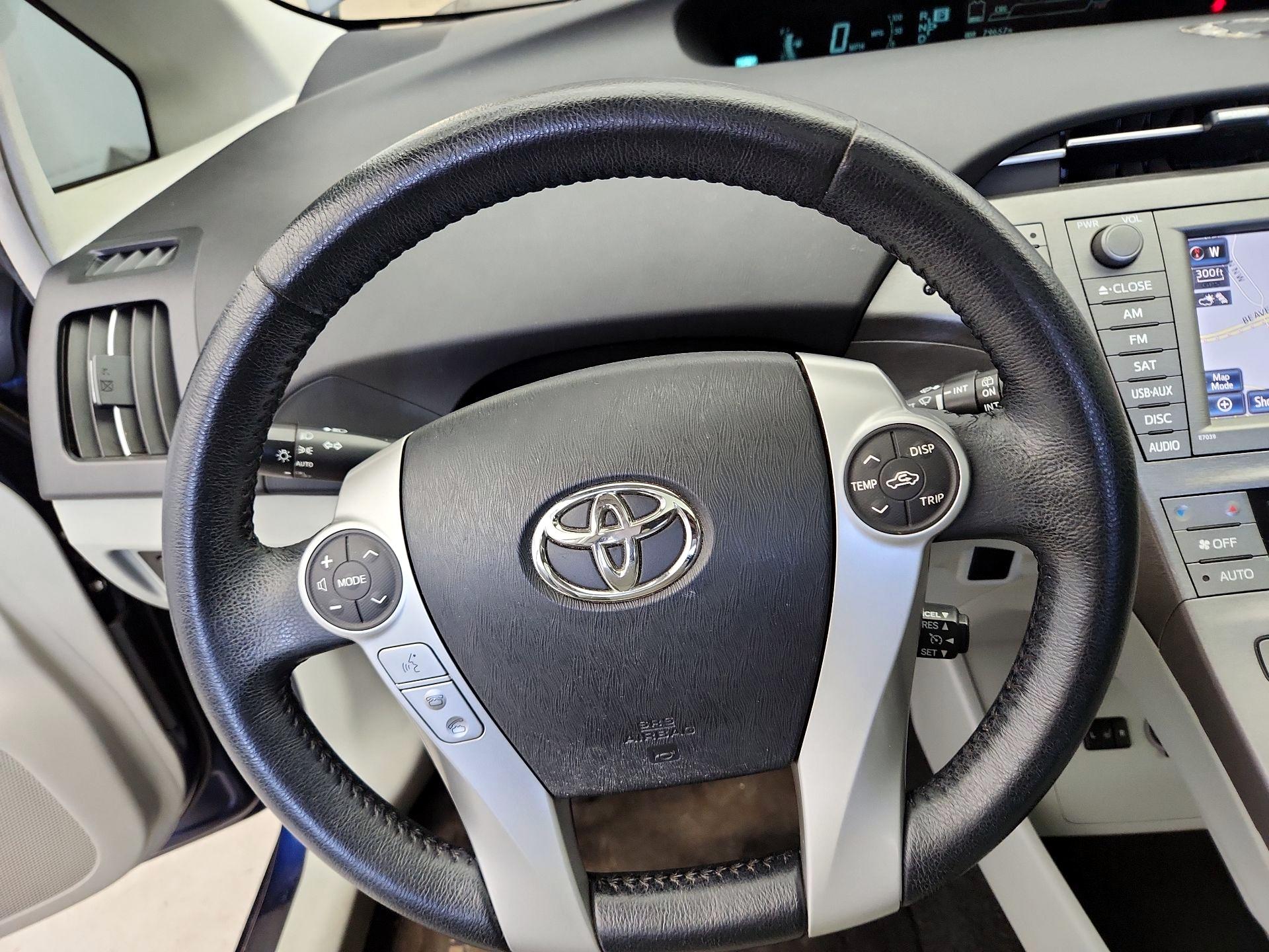 Thumbnail: 2014 Toyota Prius - 10