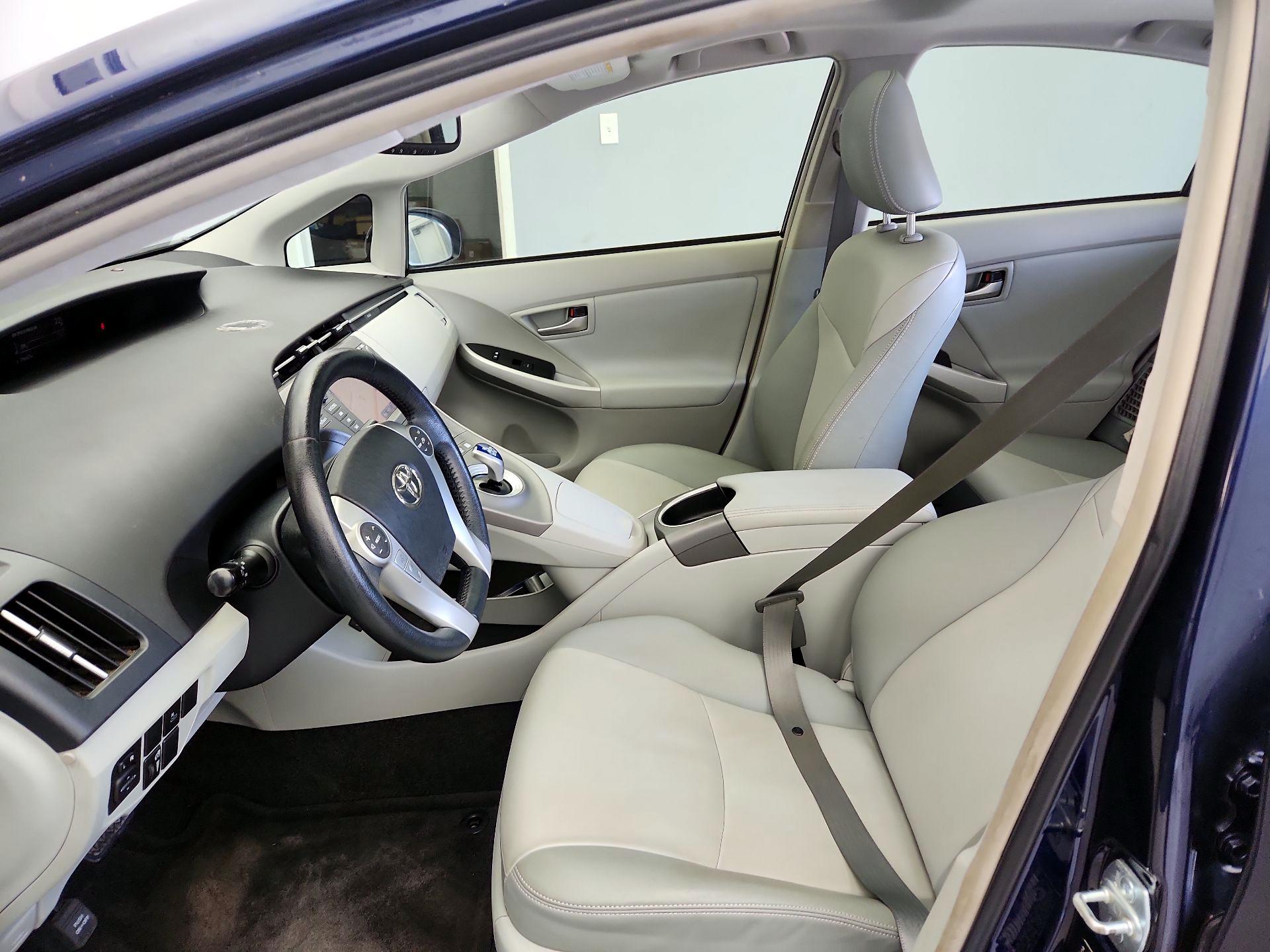 Thumbnail: 2014 Toyota Prius - 11