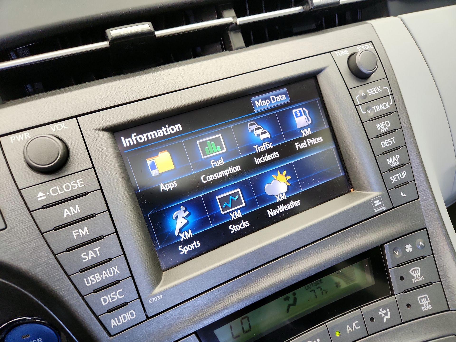 Thumbnail: 2014 Toyota Prius - 16