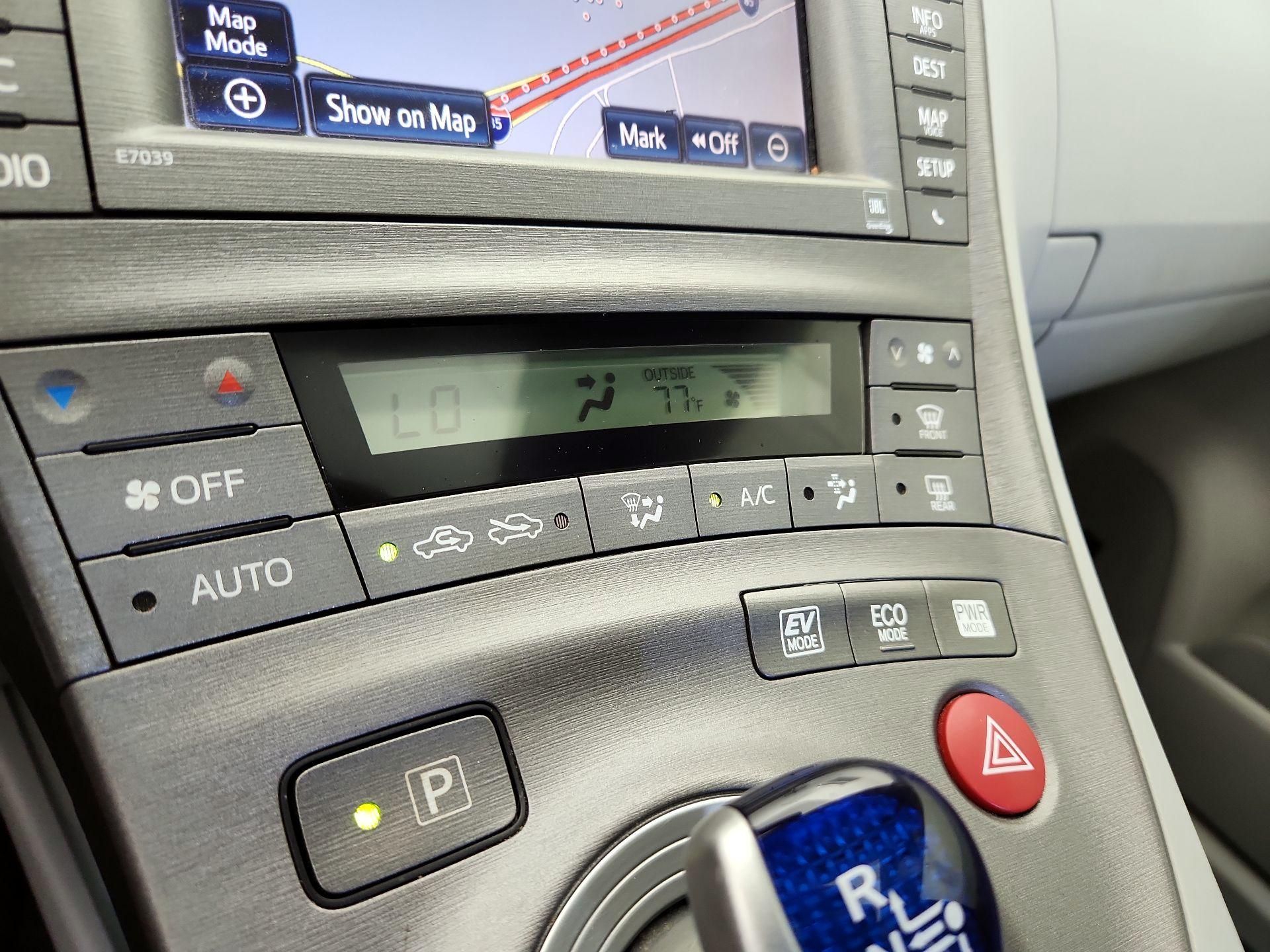 Thumbnail: 2014 Toyota Prius - 17