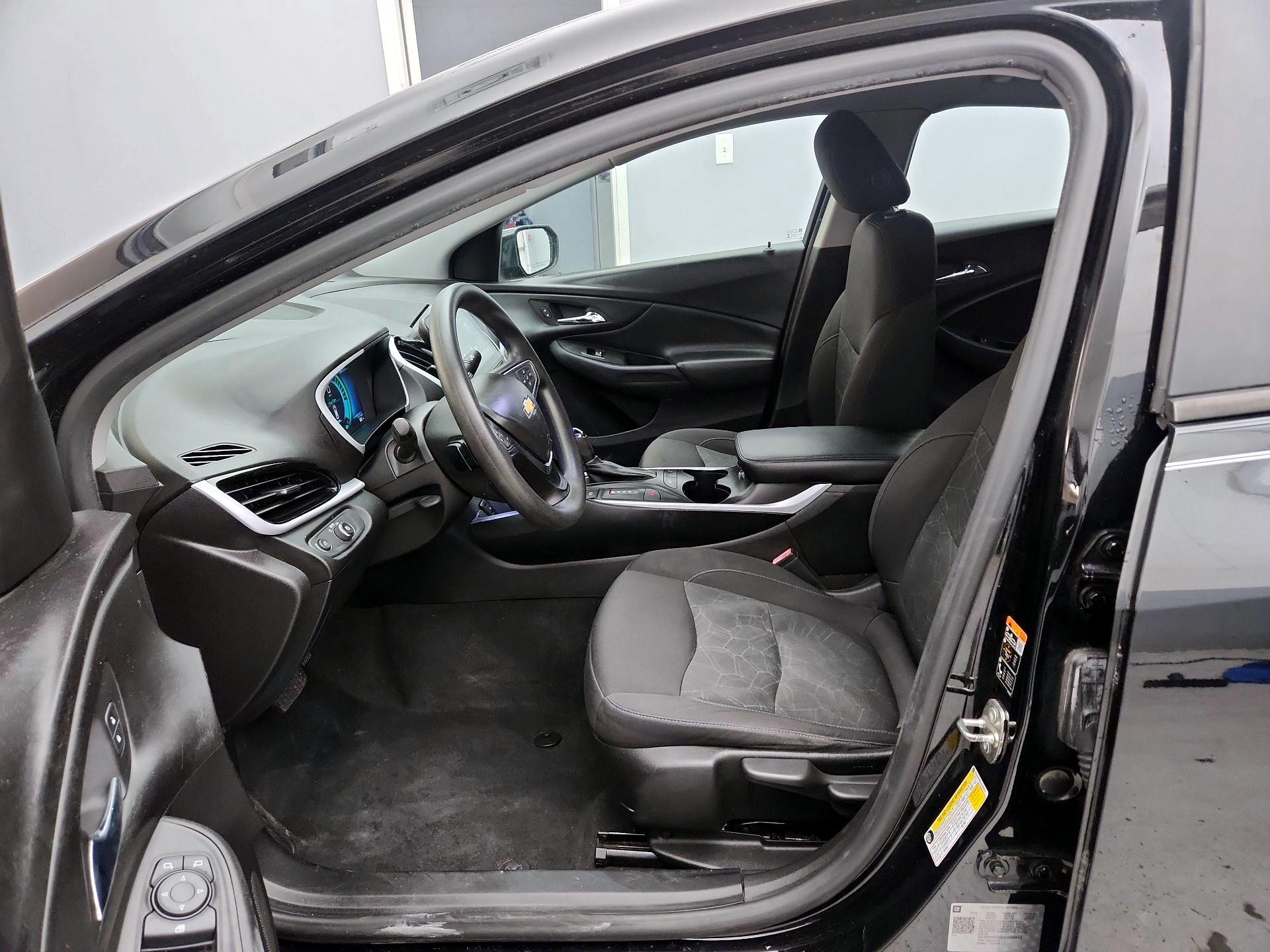 Thumbnail: 2018 Chevrolet Volt - 11