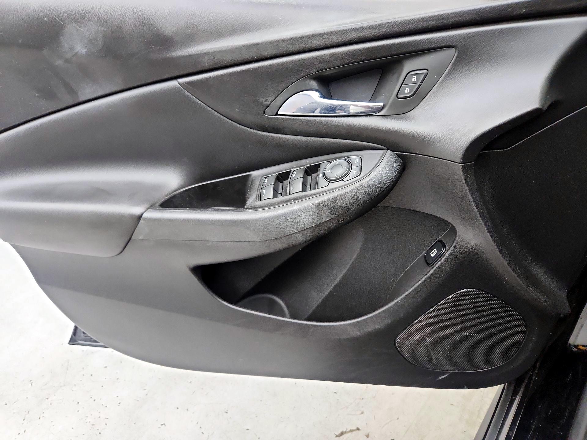 Thumbnail: 2018 Chevrolet Volt - 12