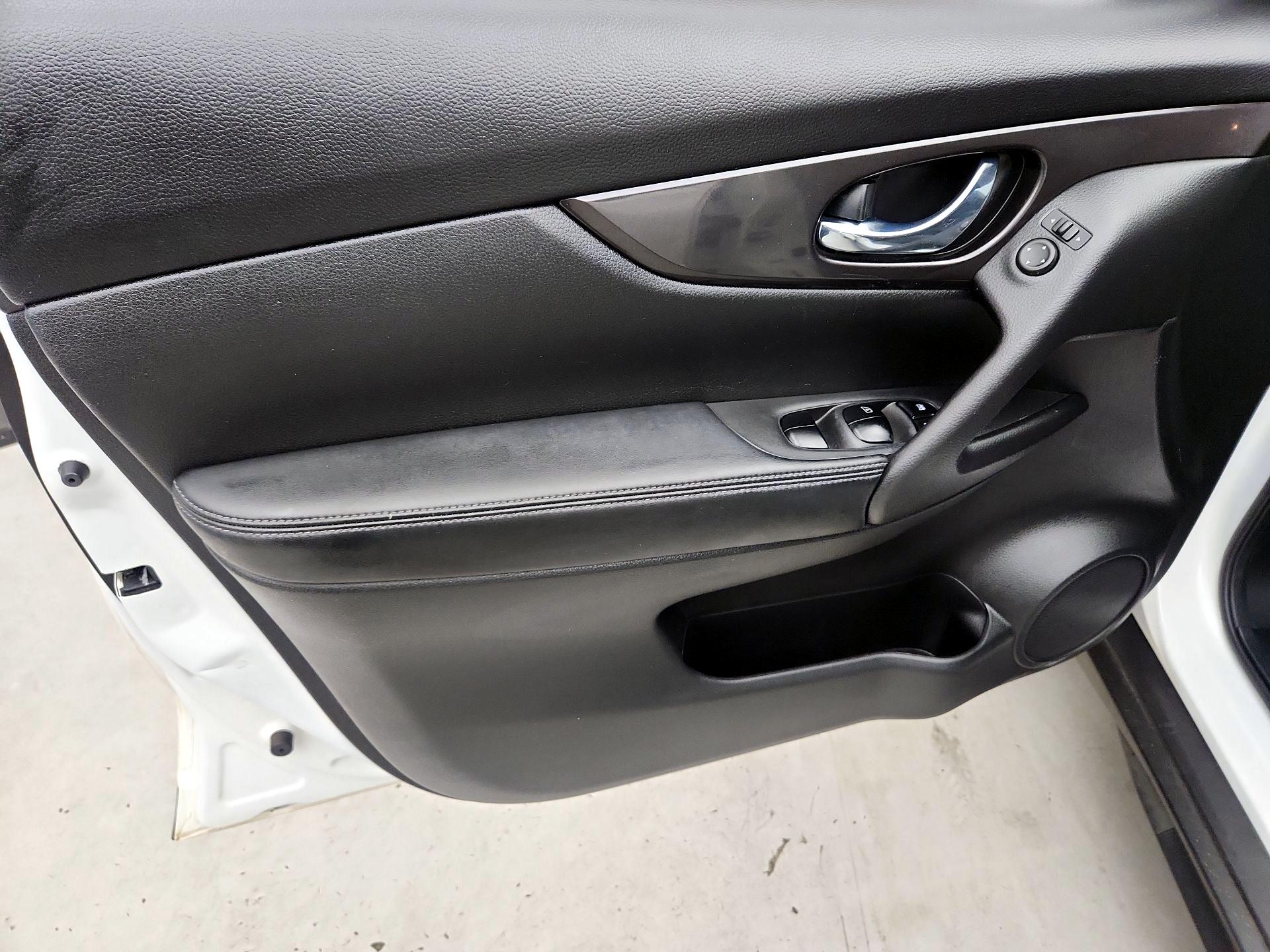 Thumbnail: 2019 Nissan Rogue - 12