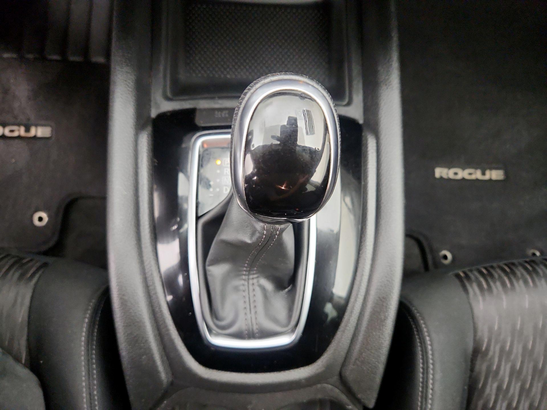 Thumbnail: 2019 Nissan Rogue - 17