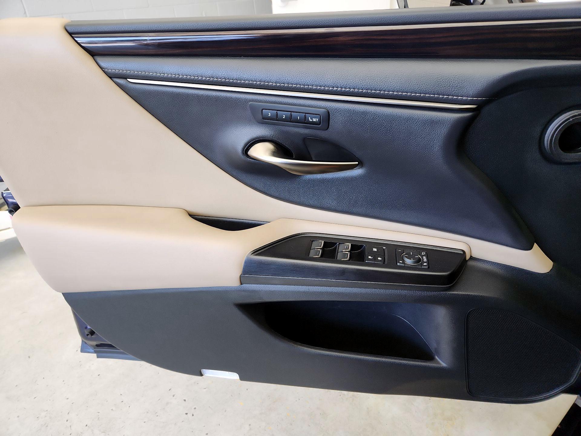 Thumbnail: 2021 Lexus ES - 12