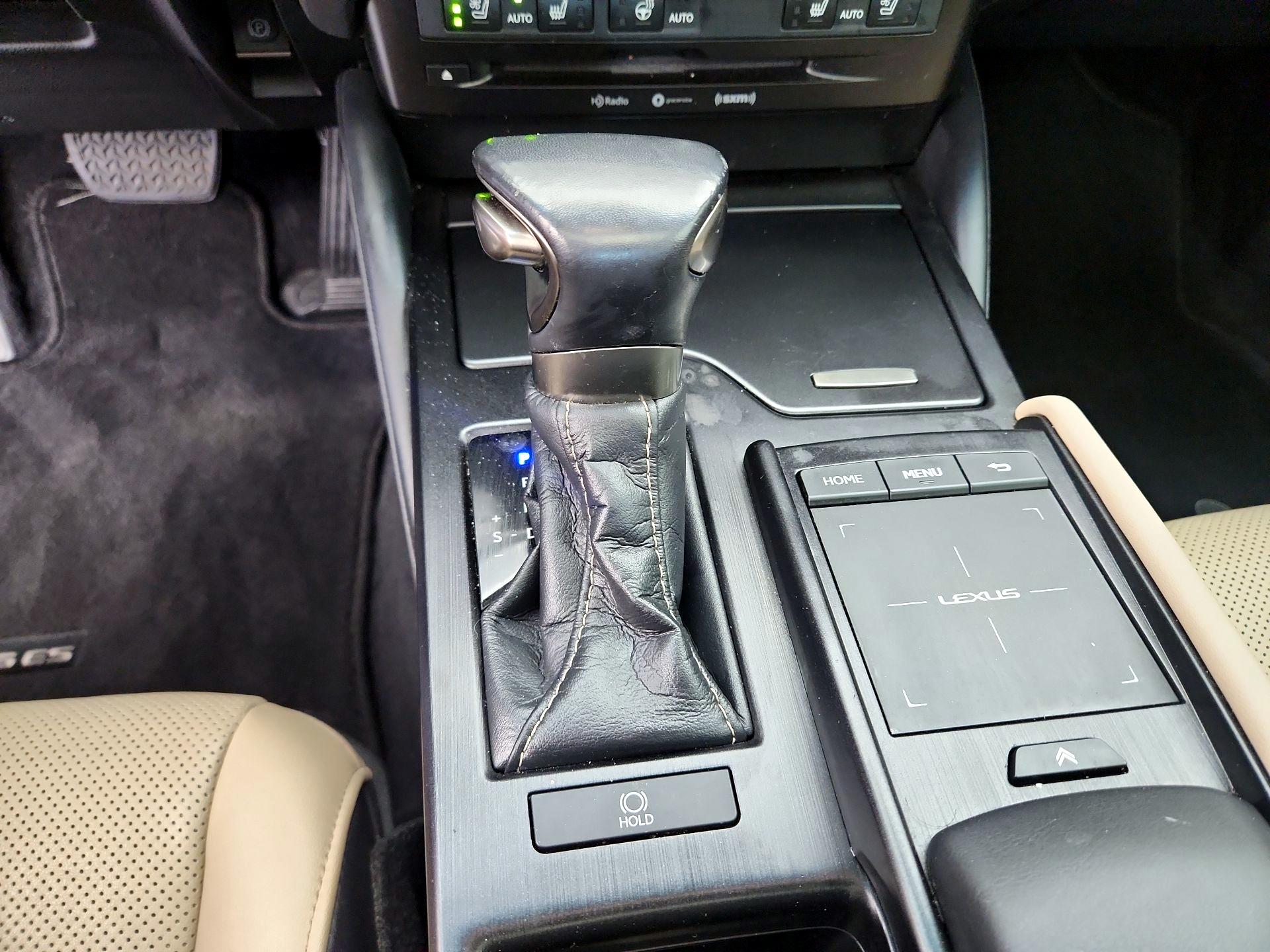 Thumbnail: 2021 Lexus ES - 17
