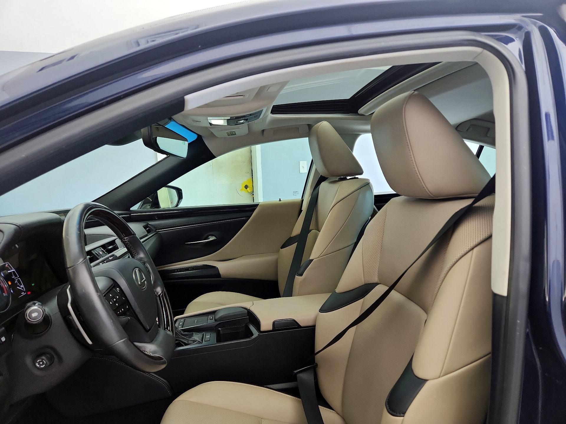Thumbnail: 2021 Lexus ES - 19