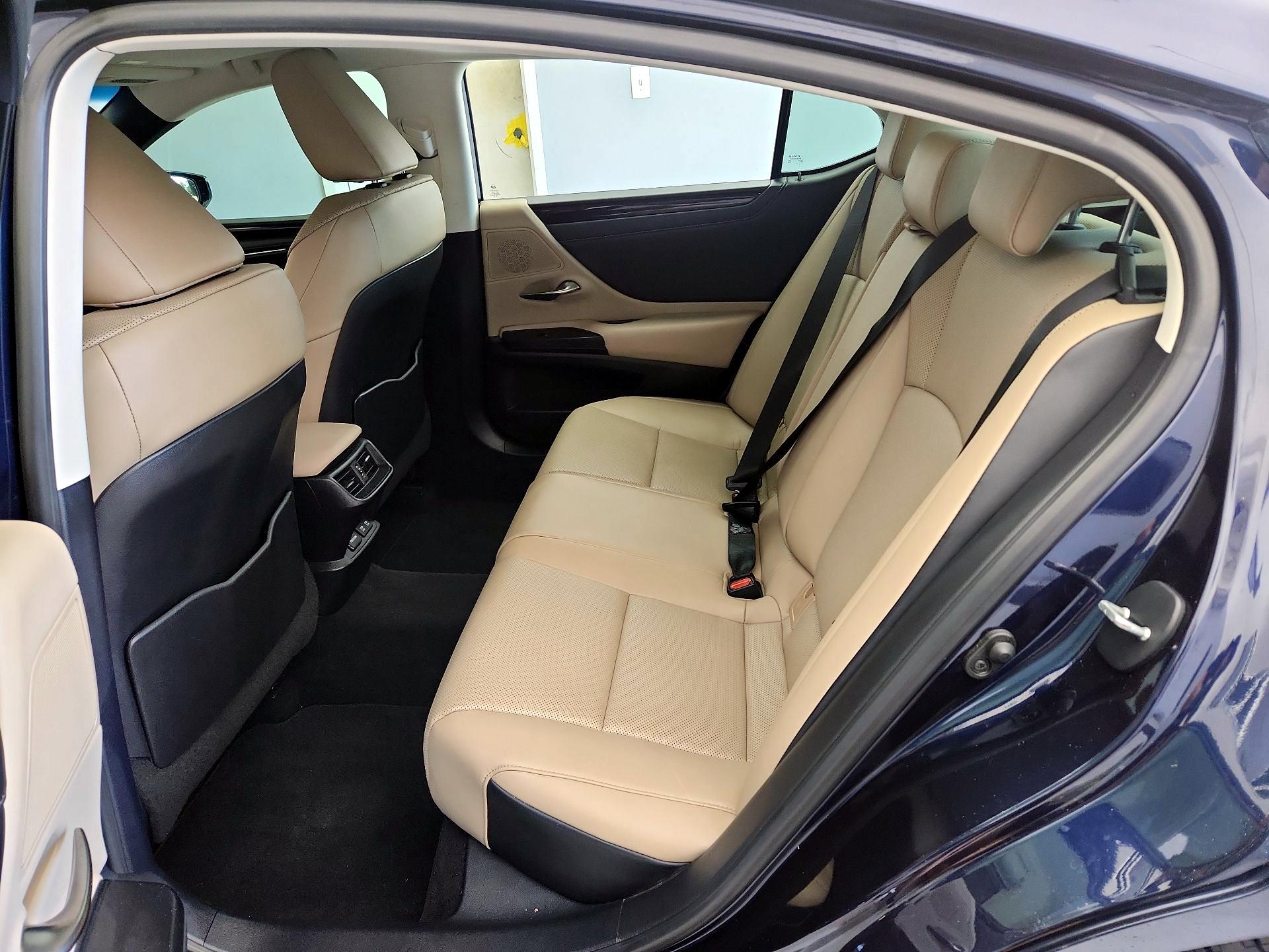 Thumbnail: 2021 Lexus ES - 20