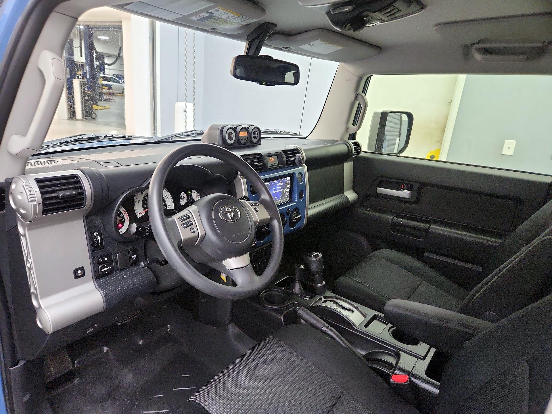 Thumbnail: 2013 Toyota FJ Cruiser - 9