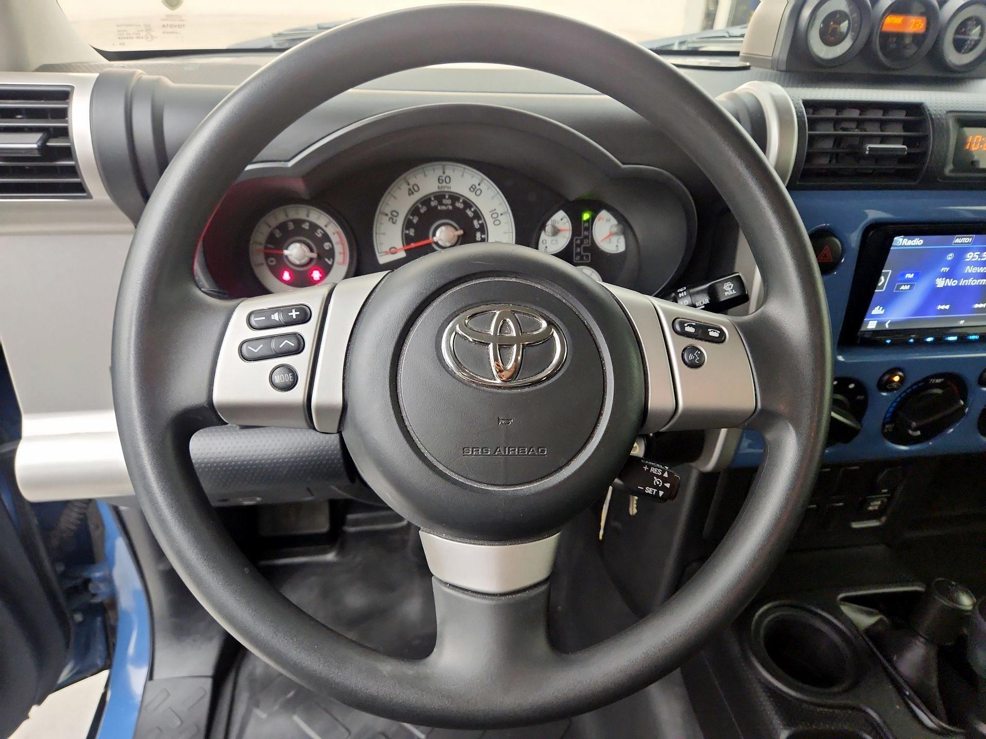Thumbnail: 2013 Toyota FJ Cruiser - 10